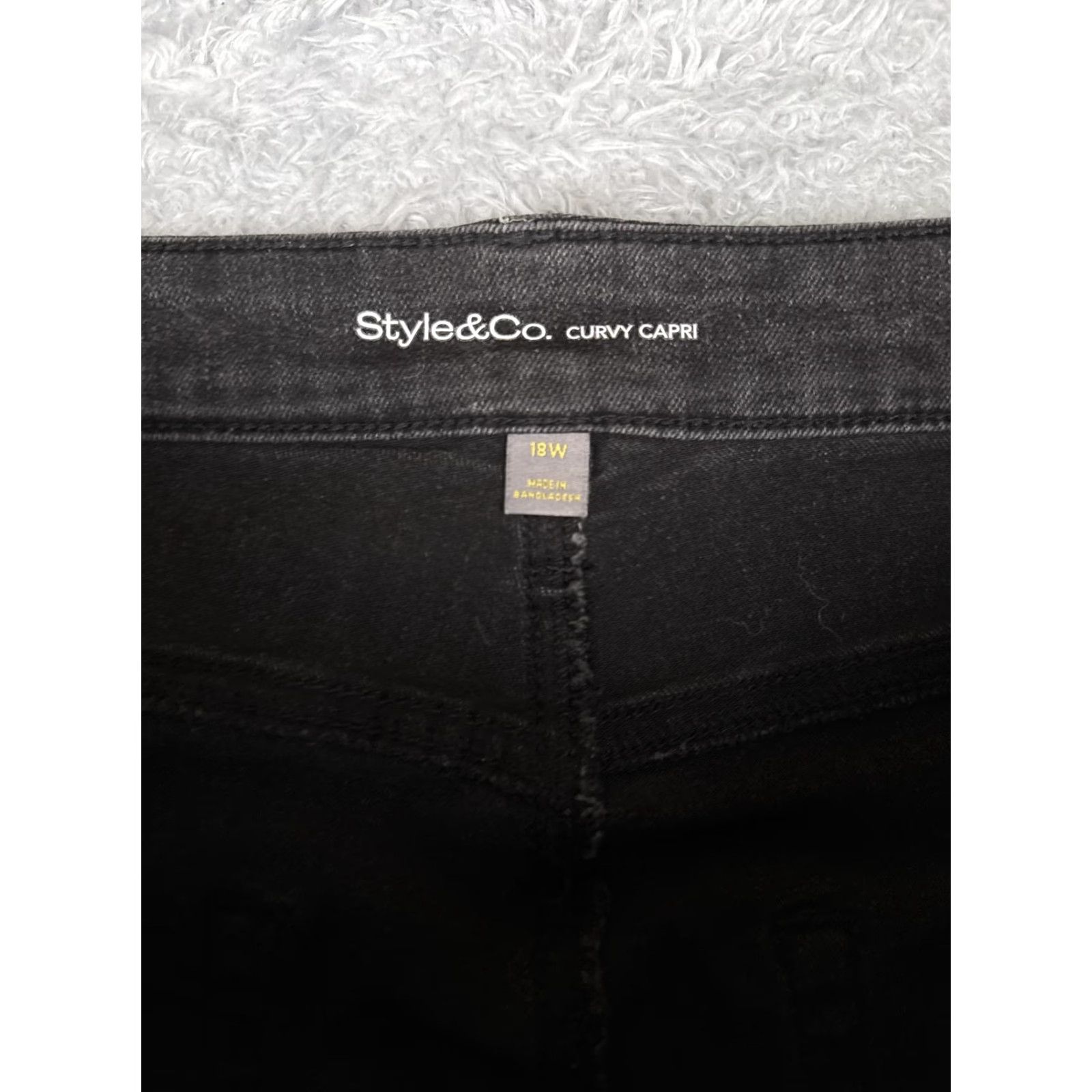 Style & Co Style & Co Jeans Womens 18W Black Capri Stretch Denim Plus Size Pants Size 40" / US 18 - 6 Thumbnail