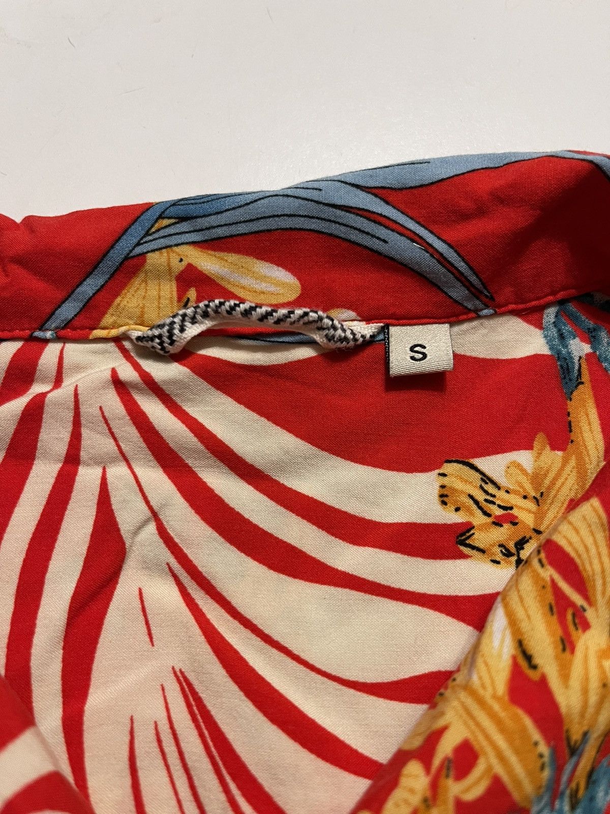 Other Red Floral Hawaiian Print Men’s Small Button Down Shirt Size US S / EU 44-46 / 1 - 6 Thumbnail