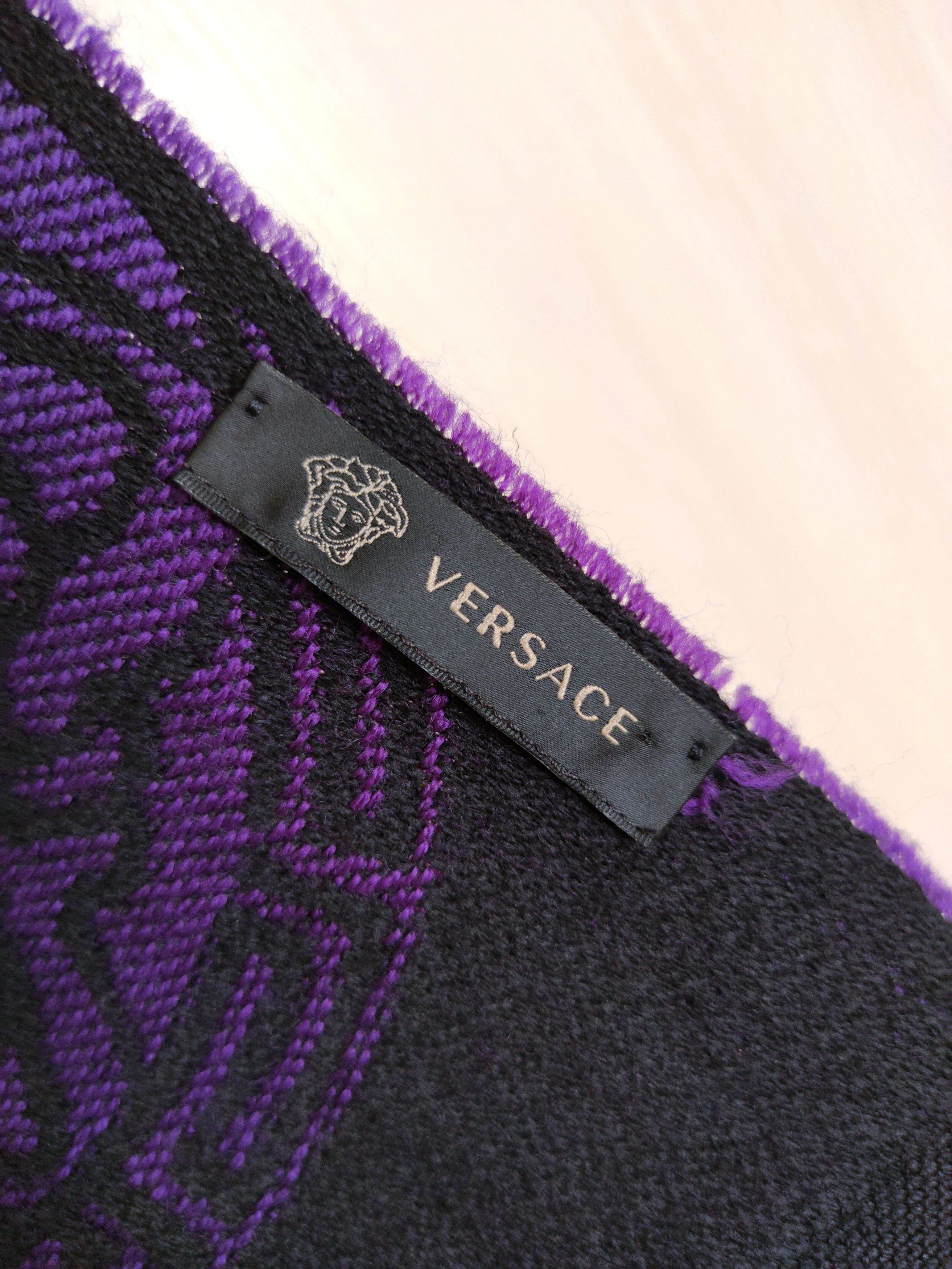 Versace Versace Medusa Embroidered Vintage Scarf Versace Shawl Size ONE SIZE - 4 Thumbnail