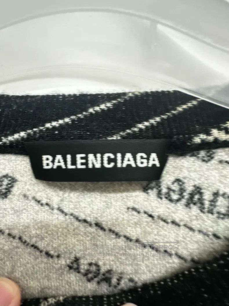 Balenciaga Balenciaga Full Print Sweater Size US XS / EU 42 / 0 - 7 Thumbnail