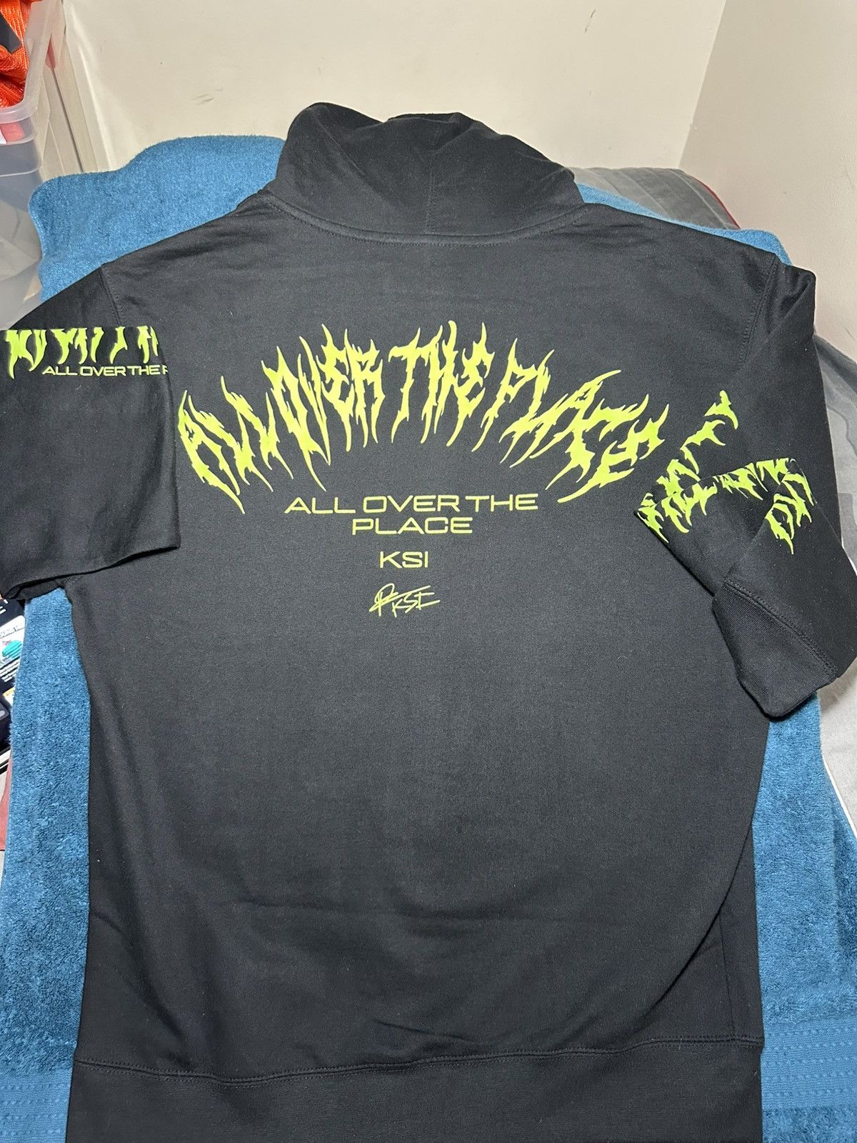 Designer × Supreme Brand new KSI All Around The World Hoodie size Large Size US L / EU 52-54 / 3 - 2 Thumbnail