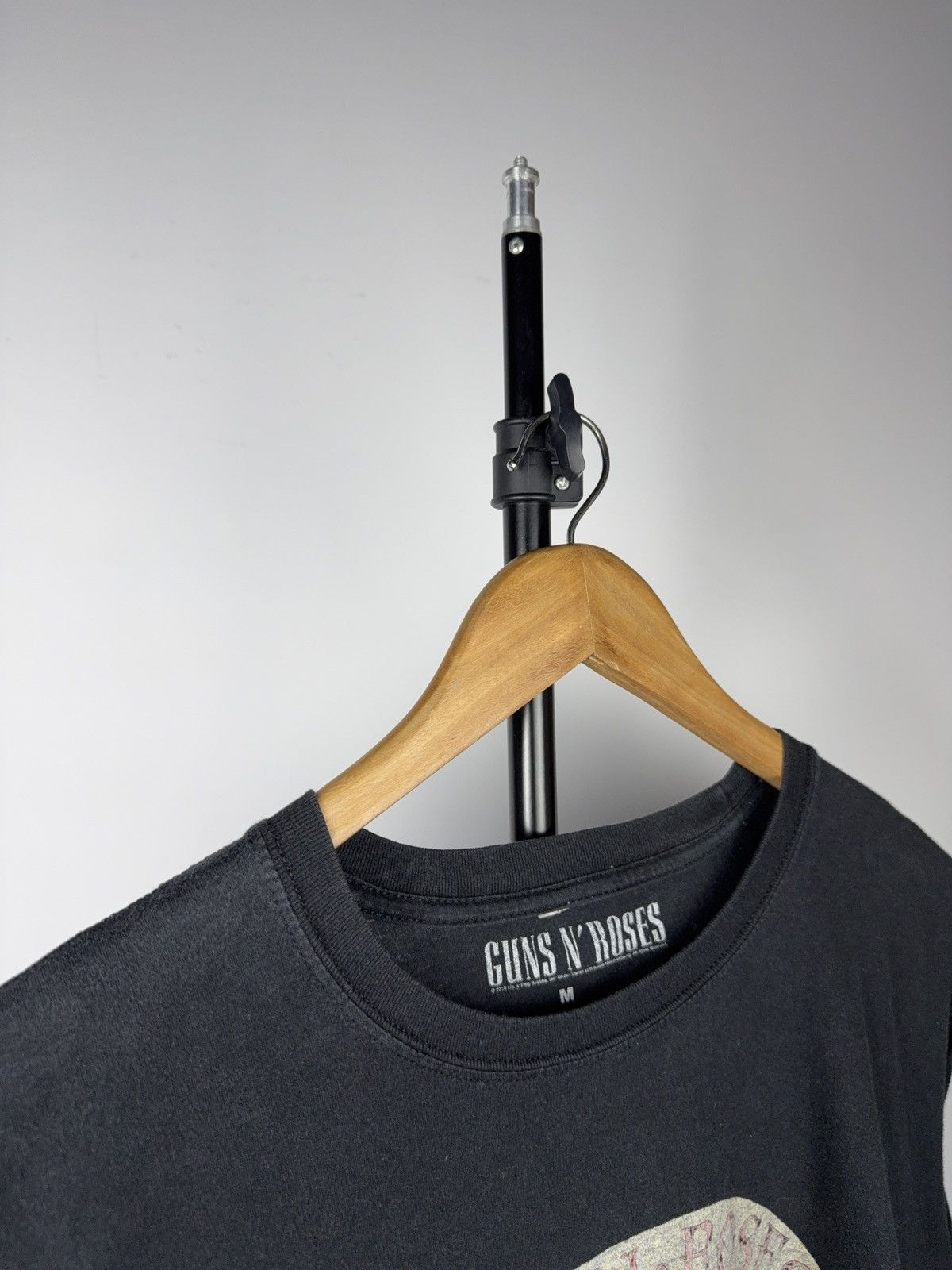 Guns N' Roses 2018 Guns N’ Roses Civil War Cut Off Sleeveless Tee M/L Size US L / EU 52-54 / 3 - 6 Thumbnail