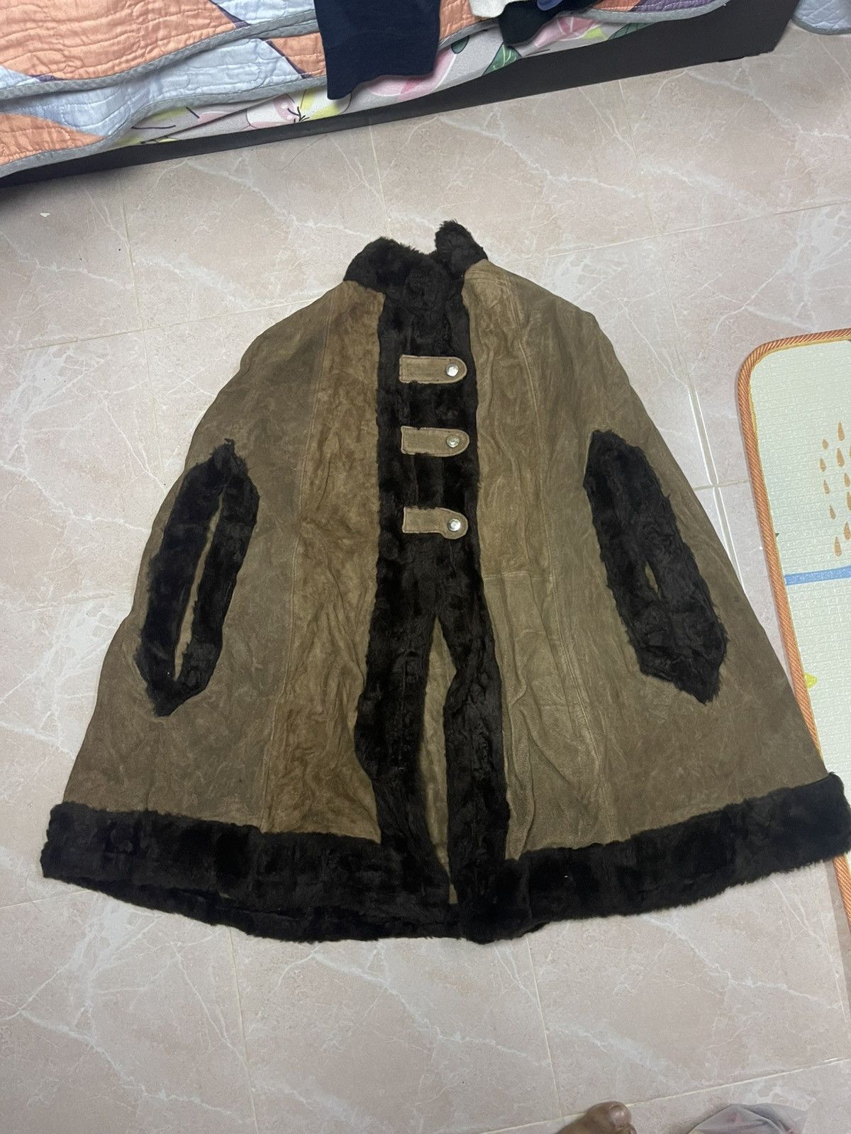 Other Vintage 70s Suede and Faux Fur Poncho Cape Size US L / EU 52-54 / 3 - 12 Thumbnail