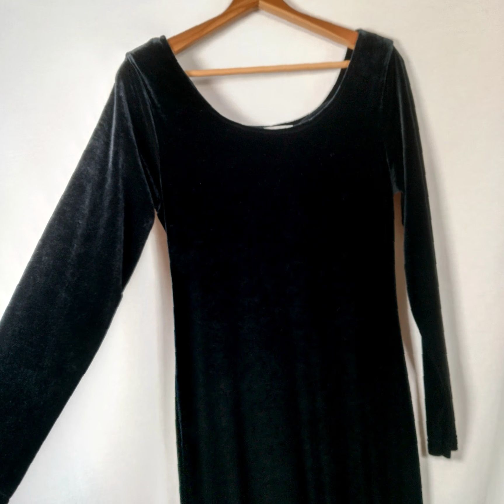 Velour Valerie Stevens Dress Maxi Long Sleeve Black Velour Gothic Whimsigoth Vampire 8 Womens Regular Long Dress, 59.5" Size M / US 6-8 / IT 42-44 - 4 Thumbnail