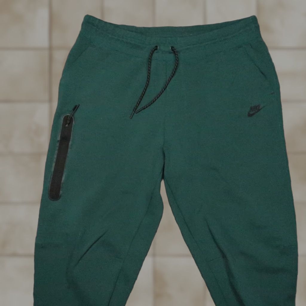 Nike Nike Pants Womens XL Green Jogger with Pockets Zip Pocket Size 40" / US 18 - 1 Thumbnail