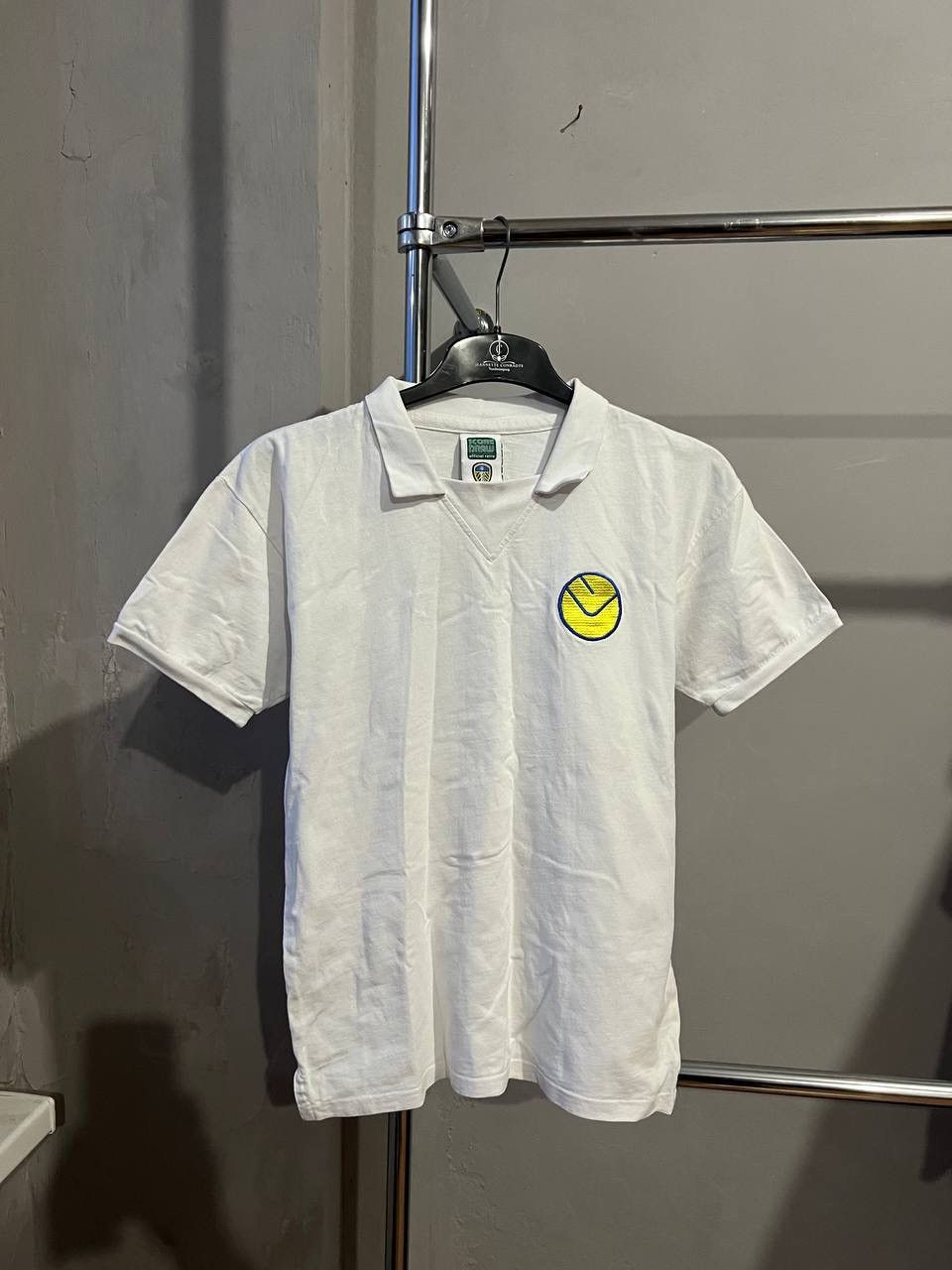 Vintage 1974 LEEDS UNITED #4 BREMNER HOME REMAKE SOCCER JERSEY SHIRT Size US M / EU 48-50 / 2 - 7 Thumbnail