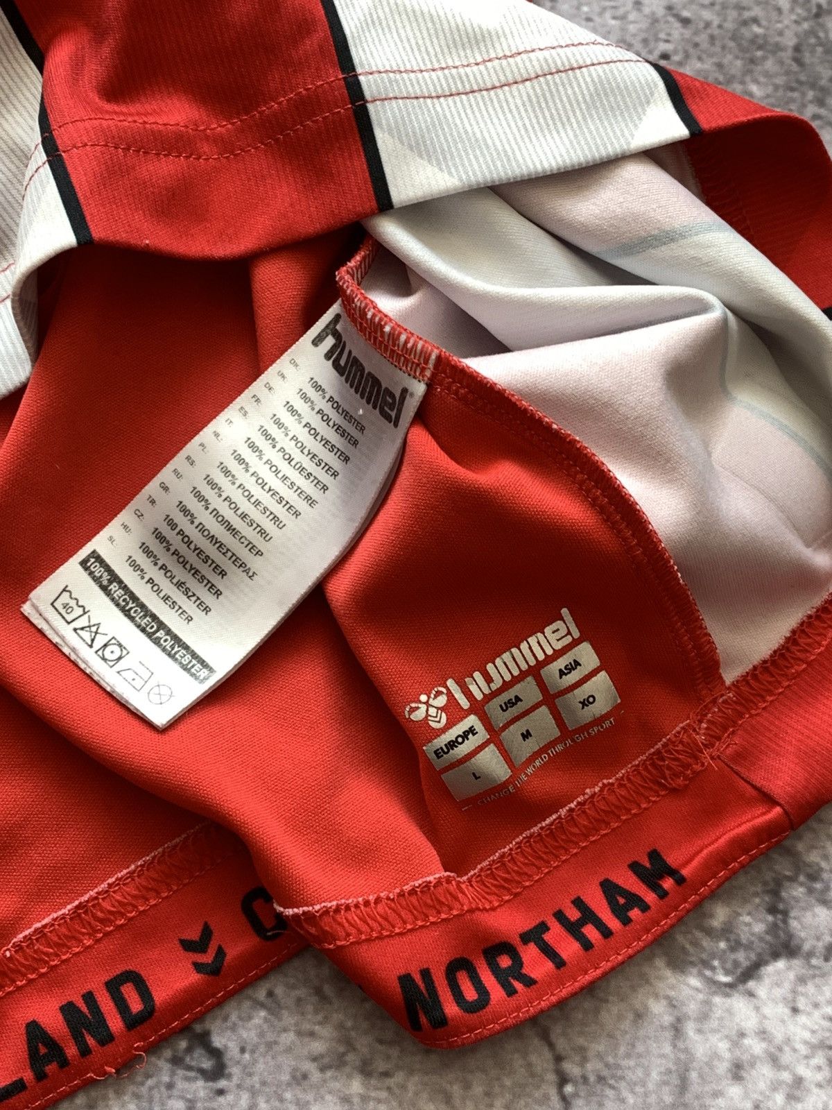 Hummel 🔥HUMMEL SOUTHAMPTON 2021/22 HOME SOCCER SHIRT Size US L / EU 52-54 / 3 - 11 Thumbnail