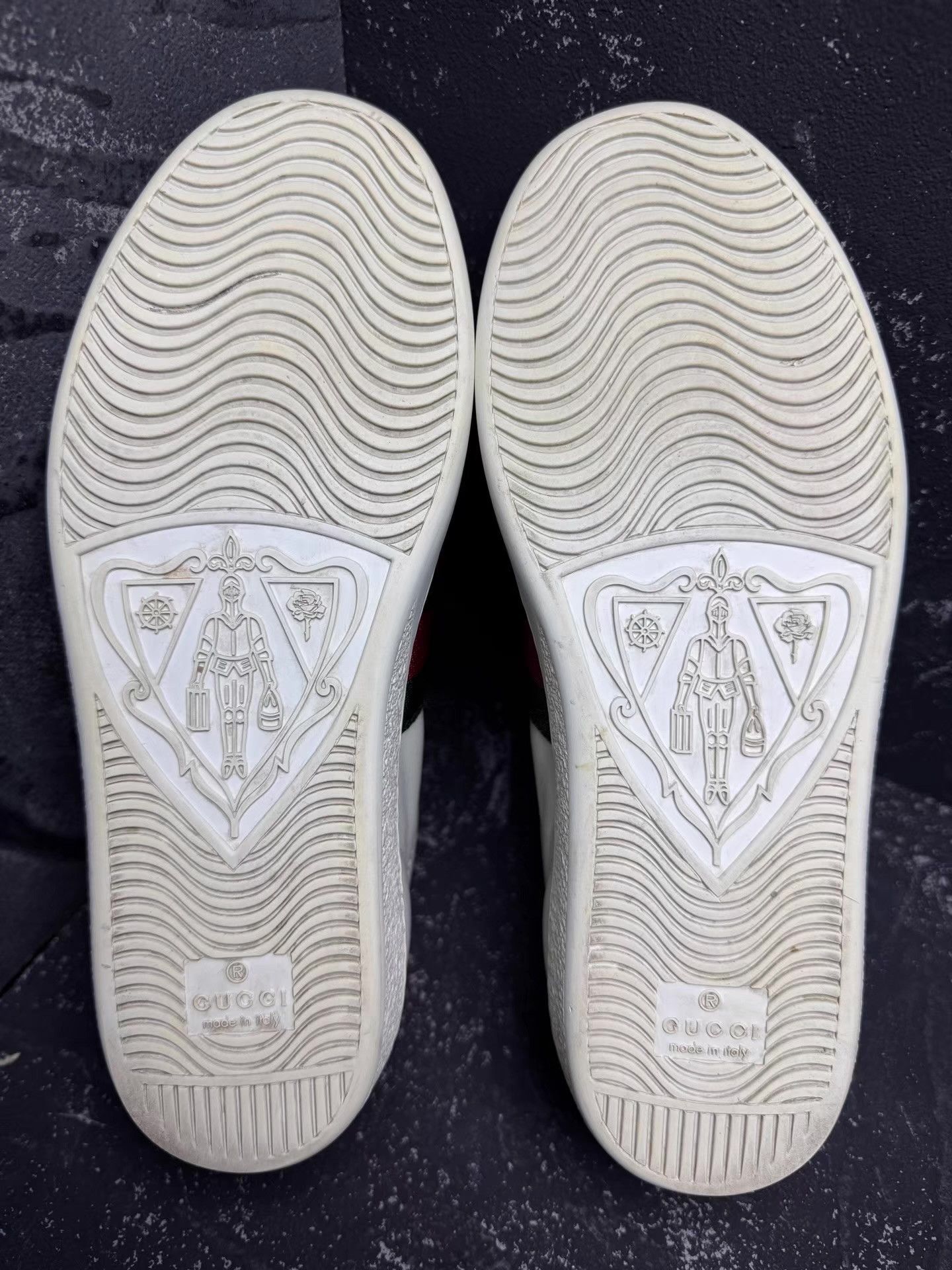 Gucci GUCCI Bee Accent White Sneakers withRed Green Heel Tab Q10 Size US 5 / IT 35 - 3 Thumbnail