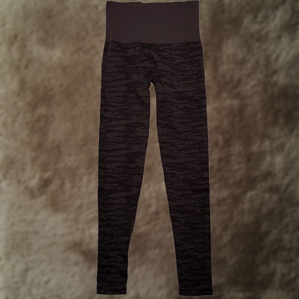 Spanx Assets by Spanx Leggings Women's Small Black Camouflage High Rise Ankle Shaping Knit Nyl Spandex Elastic Waist Trouser? Size 28" / US 6 / IT 42 - 1 Thumbnail