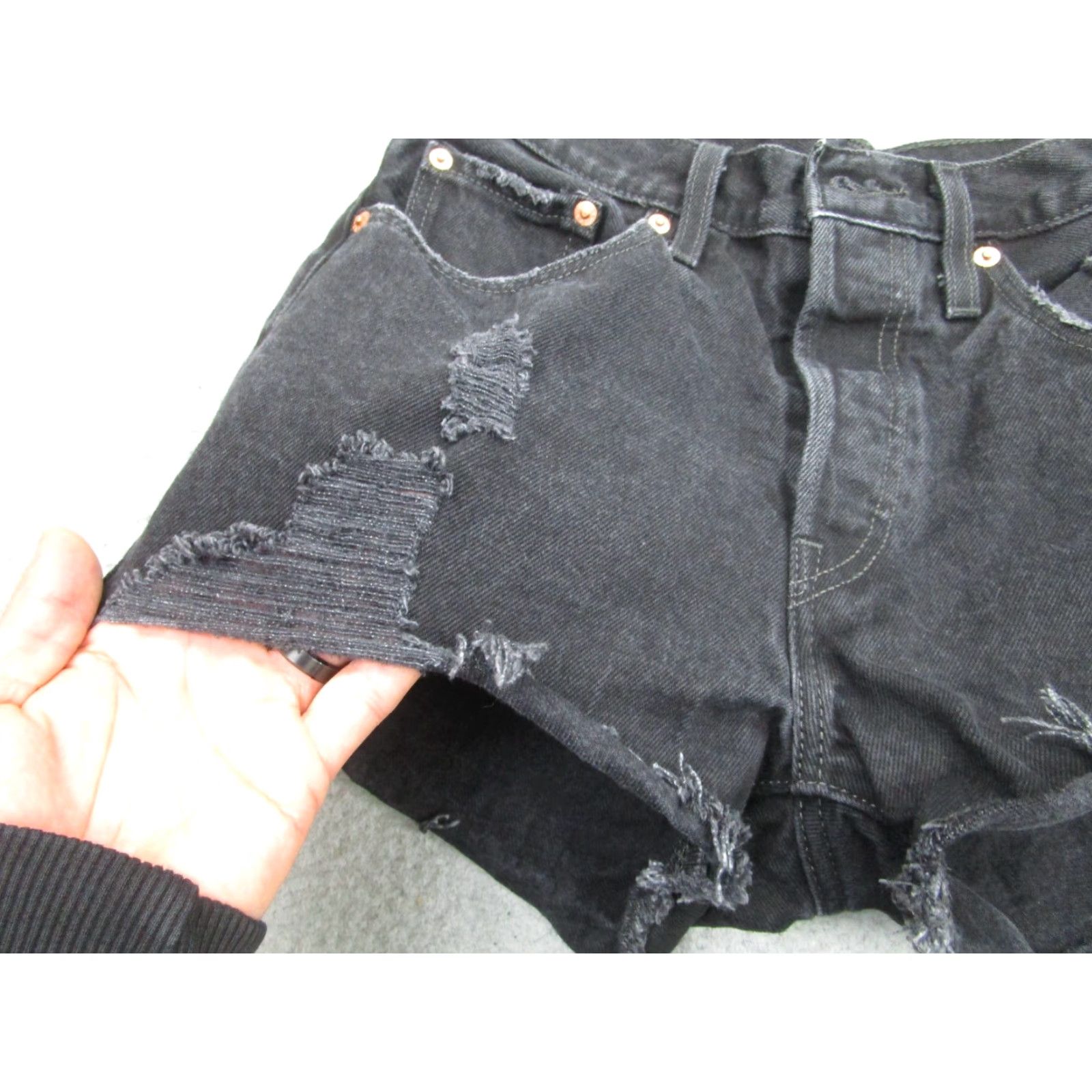 Levi's Levi's 501 Shorts Womens 27 Black Cut-Off Button Fly Summer Booty Boho Big E Size 27" / US 4 / IT 40 - 4 Thumbnail