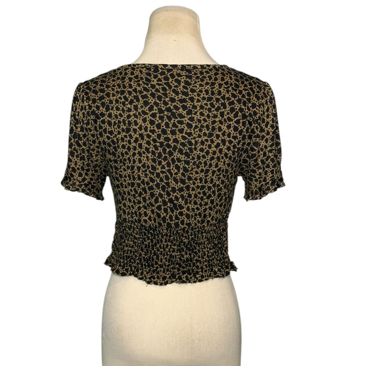 Urban Outfitters Urban Outfitters short sleeve smocked crop top Size Small Size M / US 6-8 / IT 42-44 - 2 Thumbnail