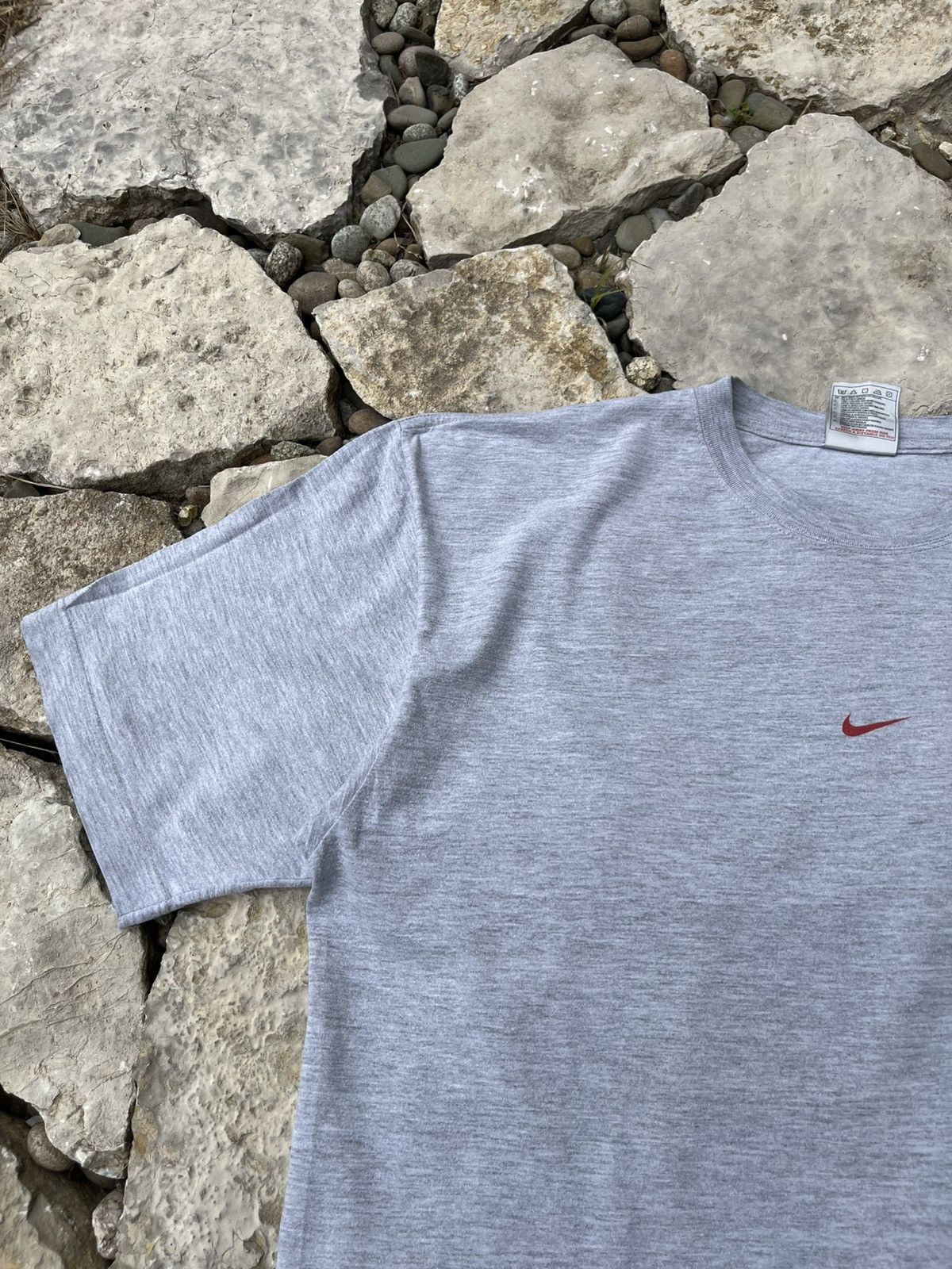 Nike × Vintage Rare Vintage Nike 90s y2k central swoosh t-shirt tee retro Size US L / EU 52-54 / 3 - 5 Thumbnail