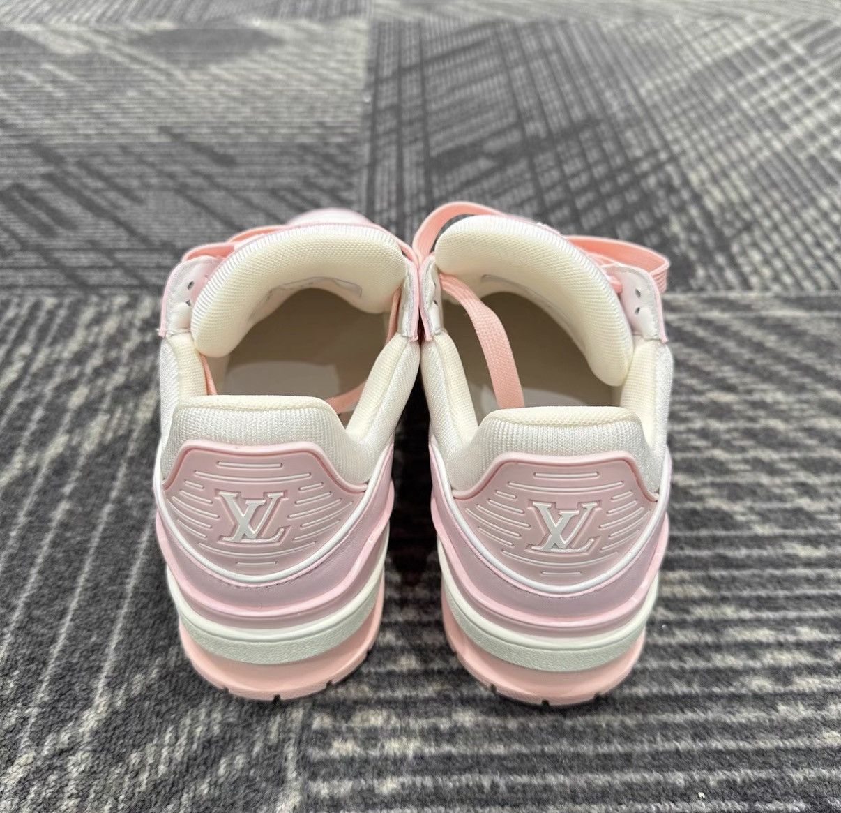 Louis Vuitton Louis Vuitton Trainer Rose Pink Sneakers J42 Size US 7.5 / IT 37.5 - 3 Thumbnail