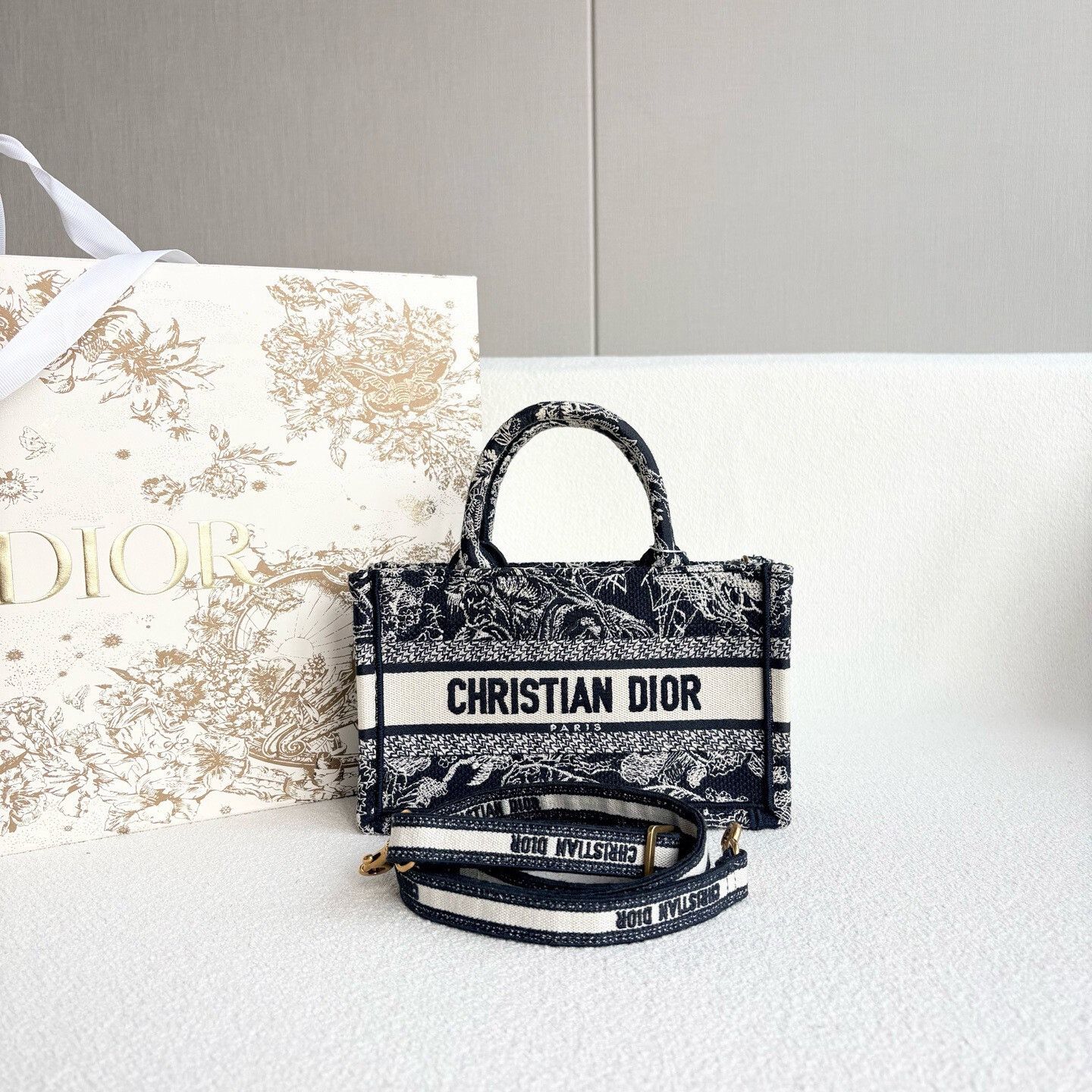 Dior Pre-loved Bag Very good condition Size ONE SIZE - 1 Thumbnail