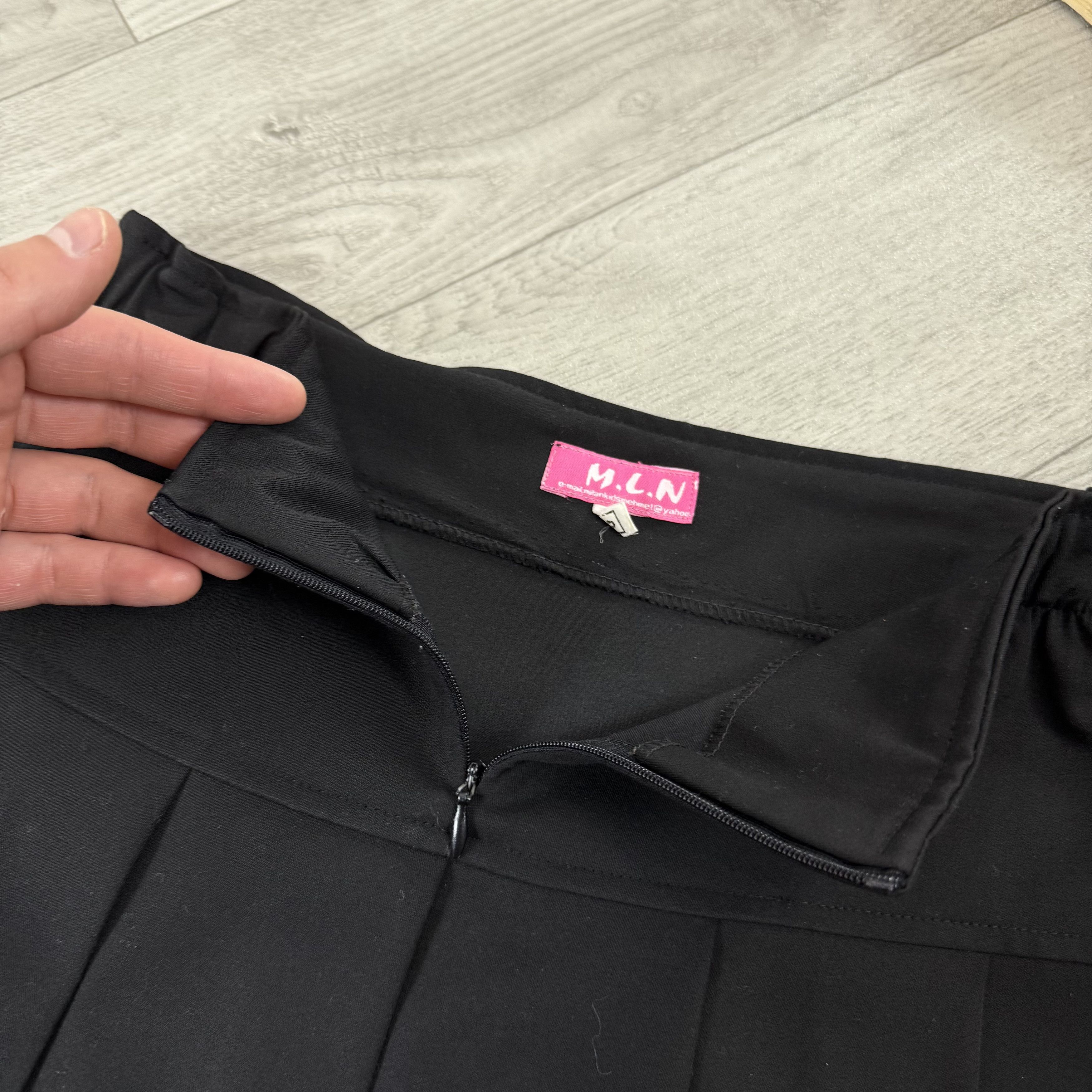 Vintage Vintage Y2K Black Tennis Skirt With Belt XS Size 26" / US 2 / IT 38 - 4 Thumbnail