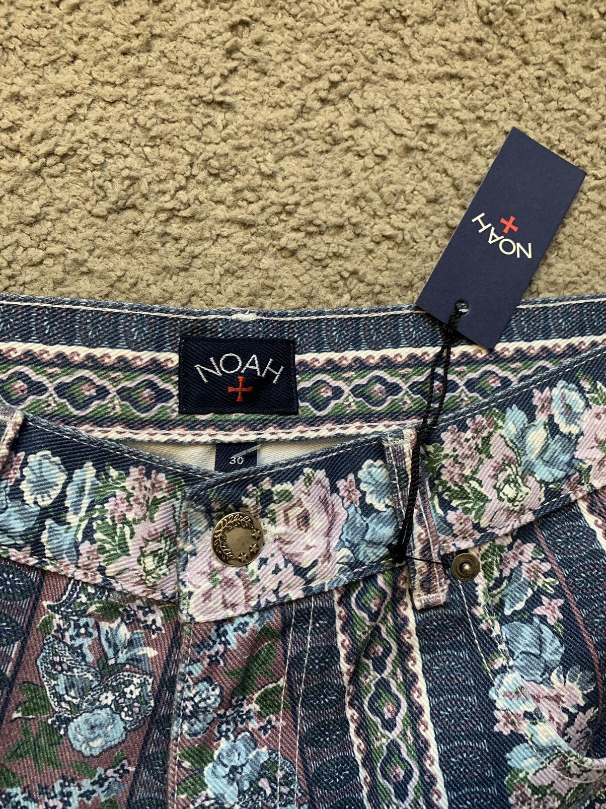 Noah NOAH 90’s STYLE DENIM STRIPED FLORAL SHORTS Size US 30 / EU 46 - 4 Thumbnail