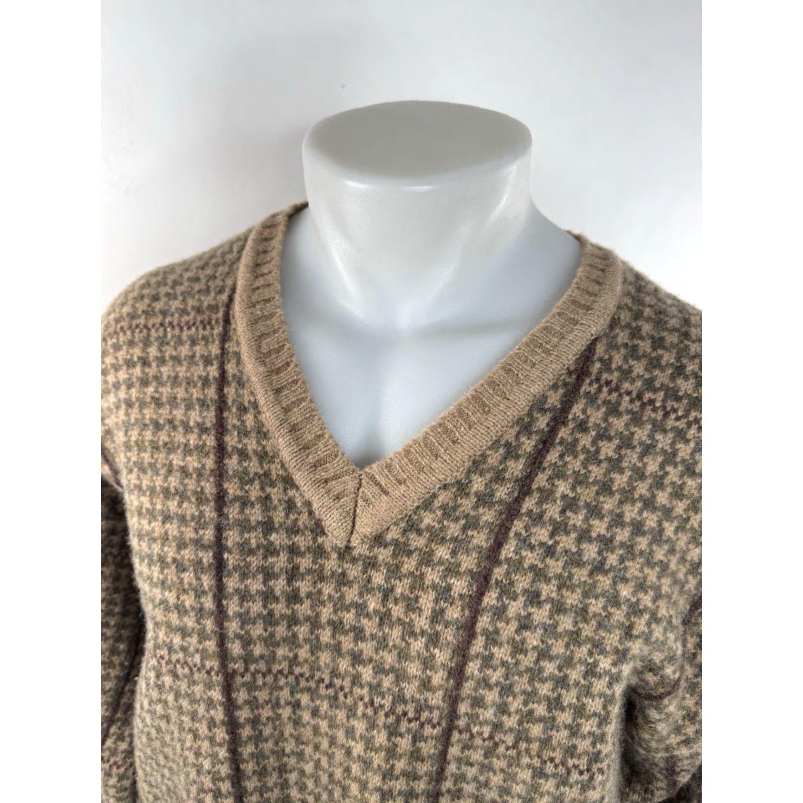 Brooks Brothers Brooks Brothers - Houndstooth Vintage L V-Neck Wool Pullover Sweater - Olive/Tan/Reddish Brown Stripe Mens L Size US L / EU 52-54 / 3 - 3 Thumbnail