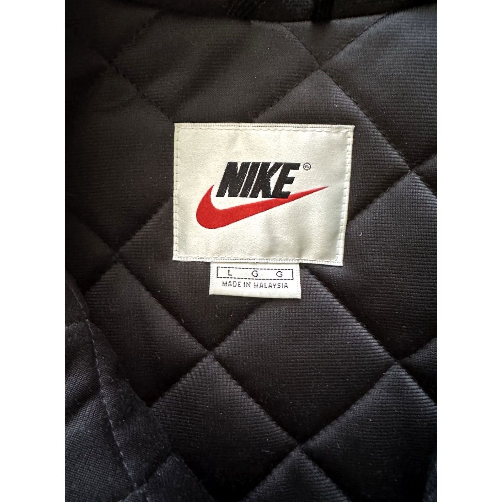 Nike VINTAGE Nike Swoosh Puffer Jacket Mens L Black Nylon Quilted Zip Mid-Length 90s Retro Bat/Workwear Size US L / EU 52-54 / 3 - 6 Thumbnail