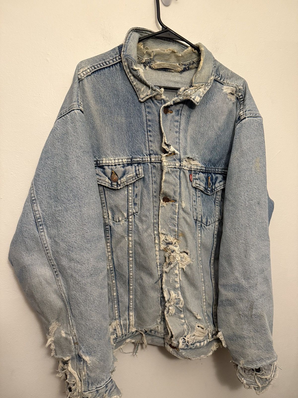 Vintage Vintage Levi’s Distressed Thrashed Denim Workwear Jacket Size US XL / EU 56 / 4 - 6 Thumbnail