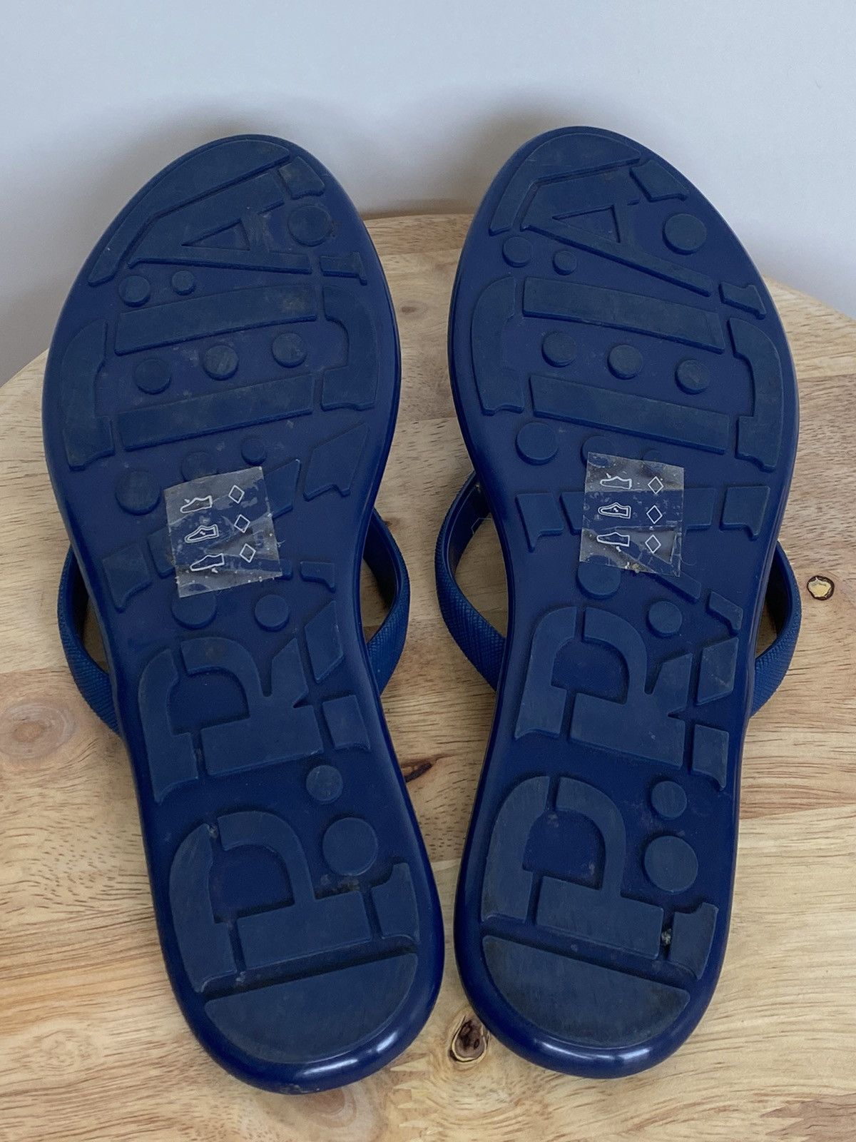 Prada Prada Rubber Thongs Flip Flops Sandals in Navy Blue Size US 7 / IT 37 - 7 Thumbnail