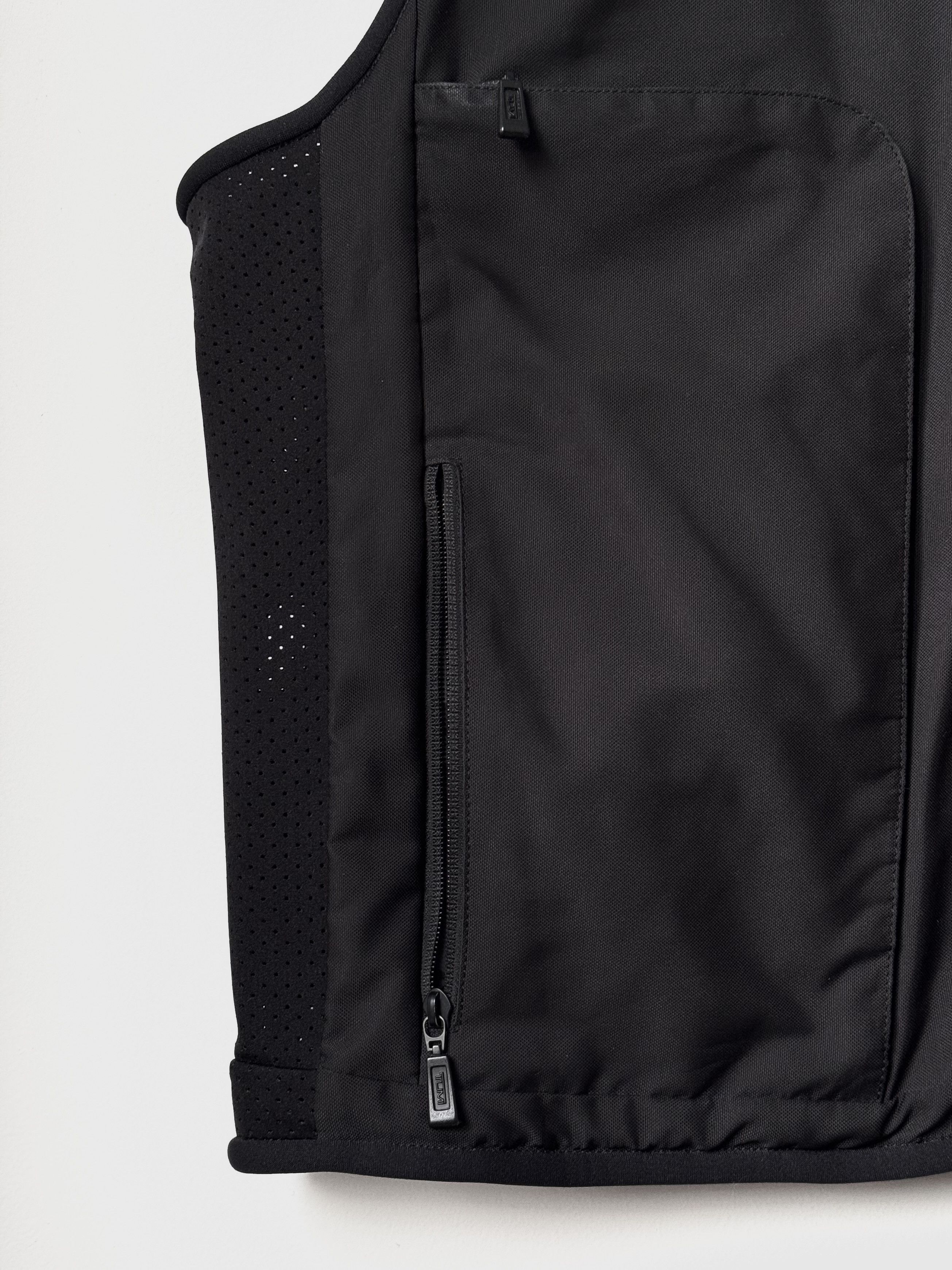 Tumi Tumi Sleevleess Black Travel Jacket Size US L / EU 52-54 / 3 - 6 Thumbnail