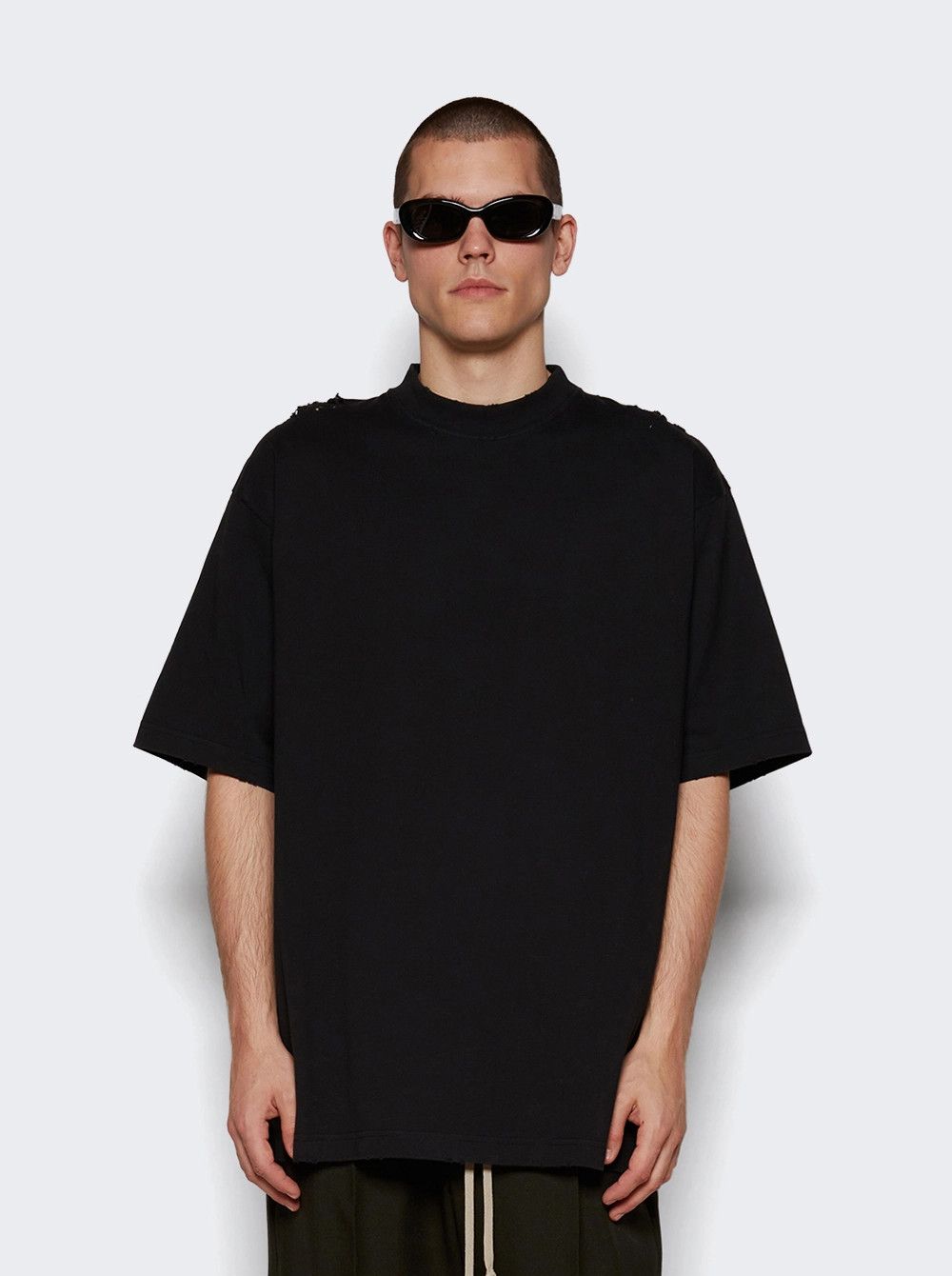 Balenciaga Washed Black Distressed Gothic Logo Oversized T-Shirt Size US XS / EU 42 / 0 - 3 Thumbnail