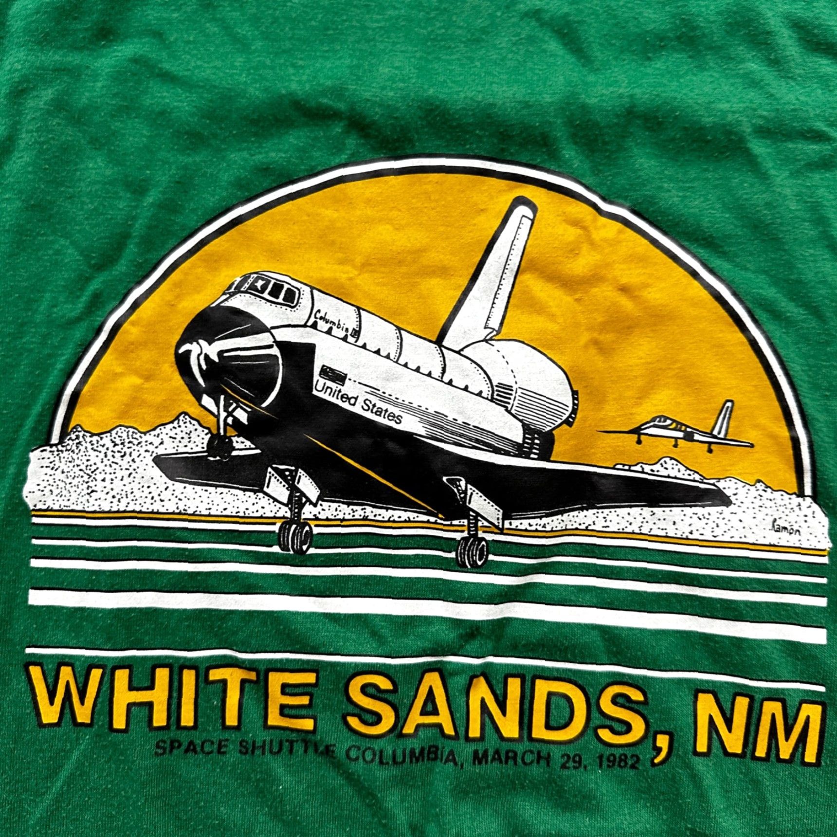 Vintage VINTAGE Men T-Shirt Crew Neck Short Sleeve Green Space Shuttle Desert 80s 1982 Military Size US L / EU 52-54 / 3 - 3 Thumbnail