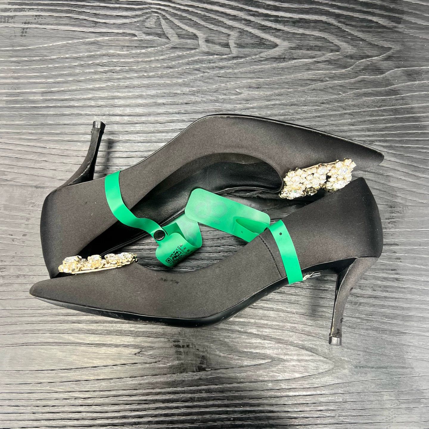Roger Vivier RV Black Suede Crystal Heels Size 36 Celebrity Style Size US 5 / IT 35 - 6 Thumbnail