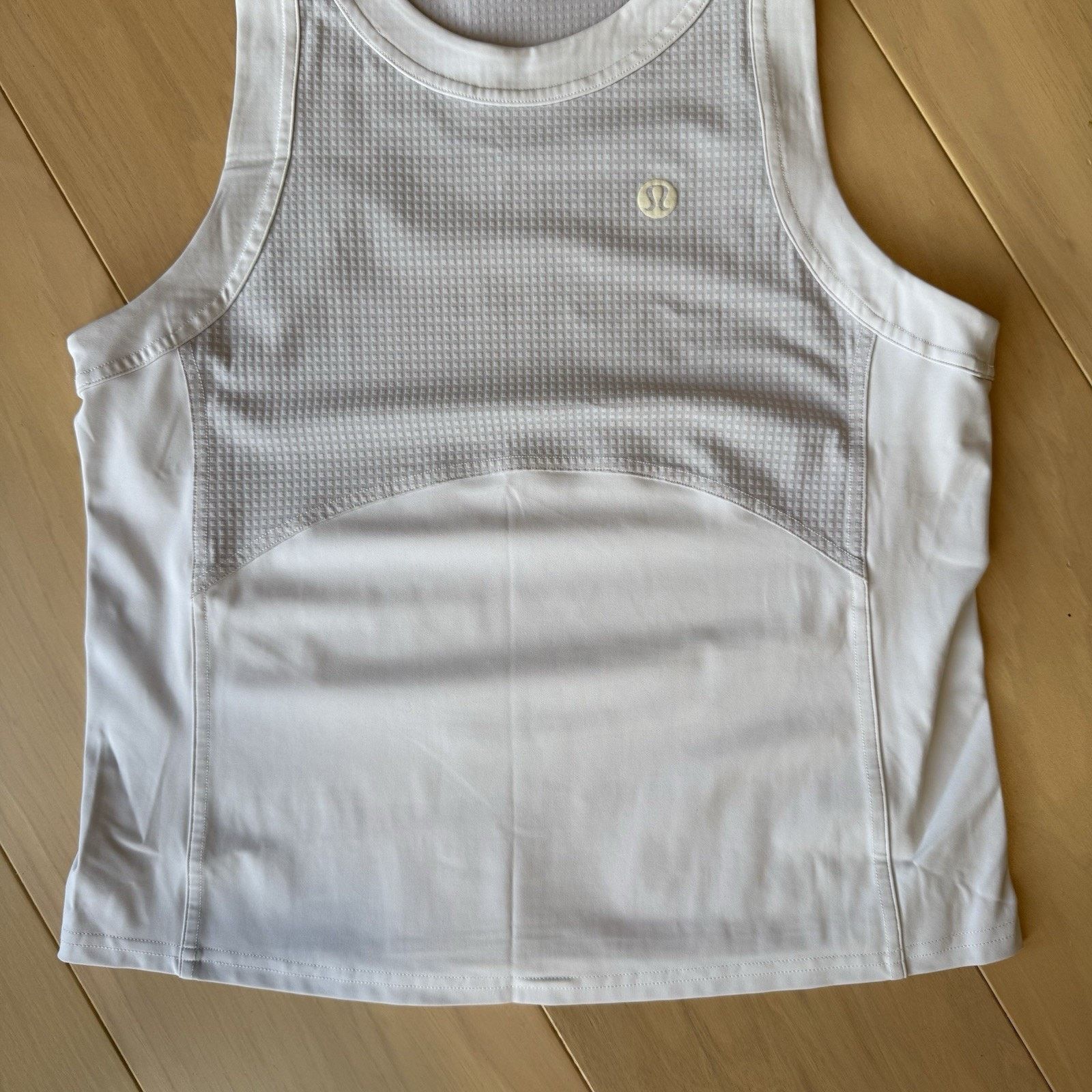 Lululemon Lululemon Sleeveless Shirt Women's 4 Gray Vent Surge Size S / US 4 / IT 40 - 4 Thumbnail