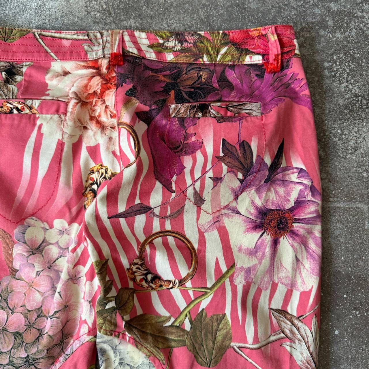 Roberto Cavalli Roberto Cavalli Multicolour Floral Y2K Capri Pants Size 28" / US 6 / IT 42 - 9 Thumbnail