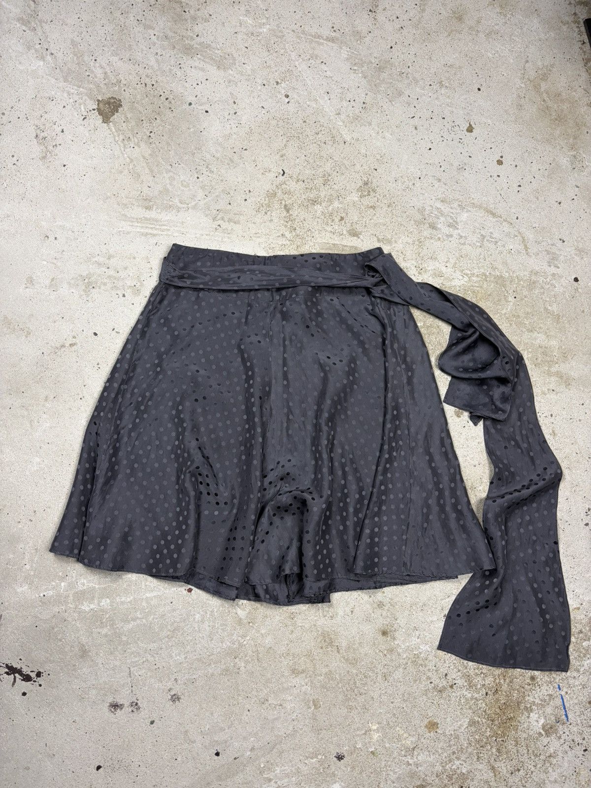 Balenciaga Balenciaga 2006 Silk Polka Dot Pleated Skirt Belted Tied Size 26" / US 2 / IT 38 - 1 Thumbnail