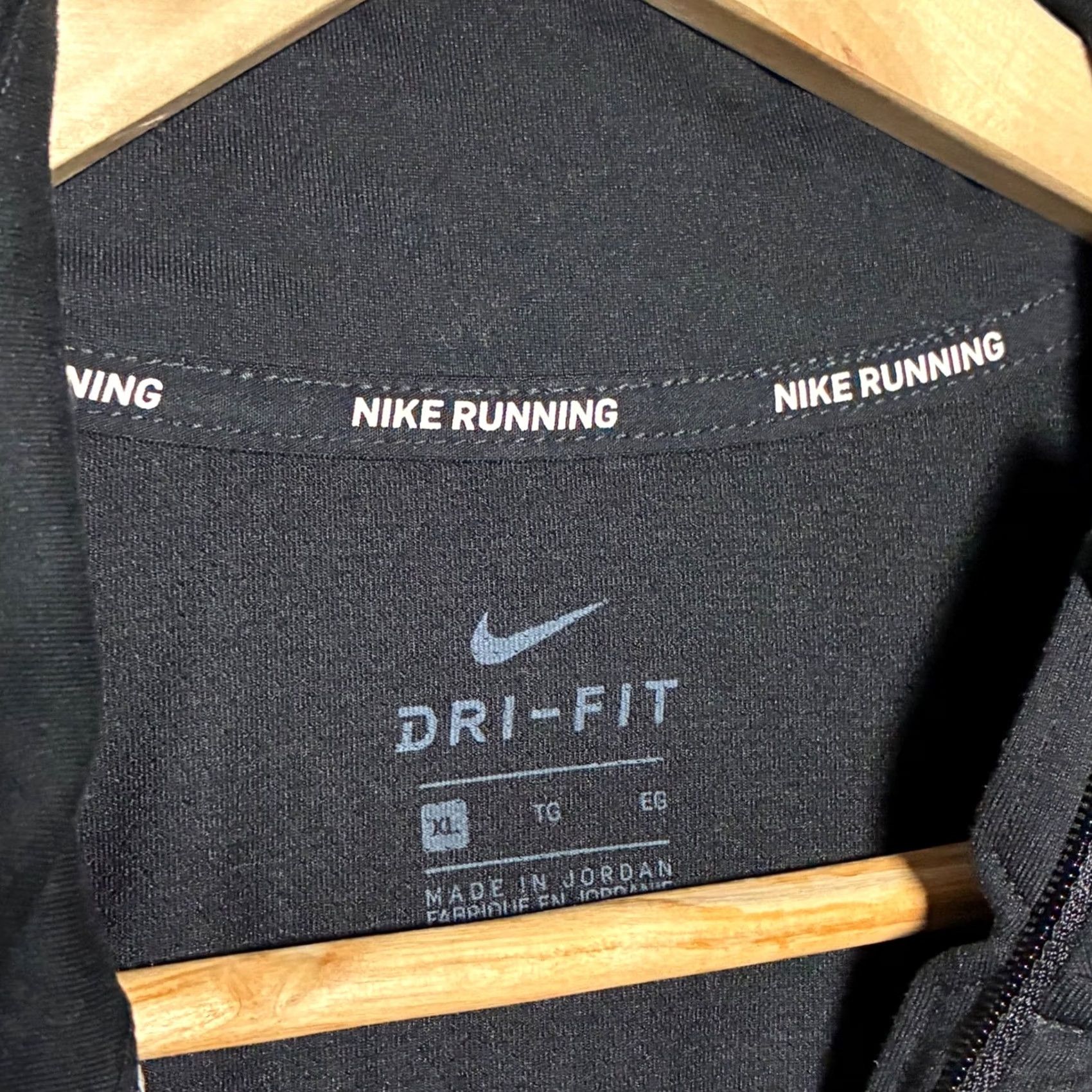 Nike Nike Dri-FIT Women XL Black Running Pullover Size XL / US 12-14 / IT 48-50 - 7 Thumbnail