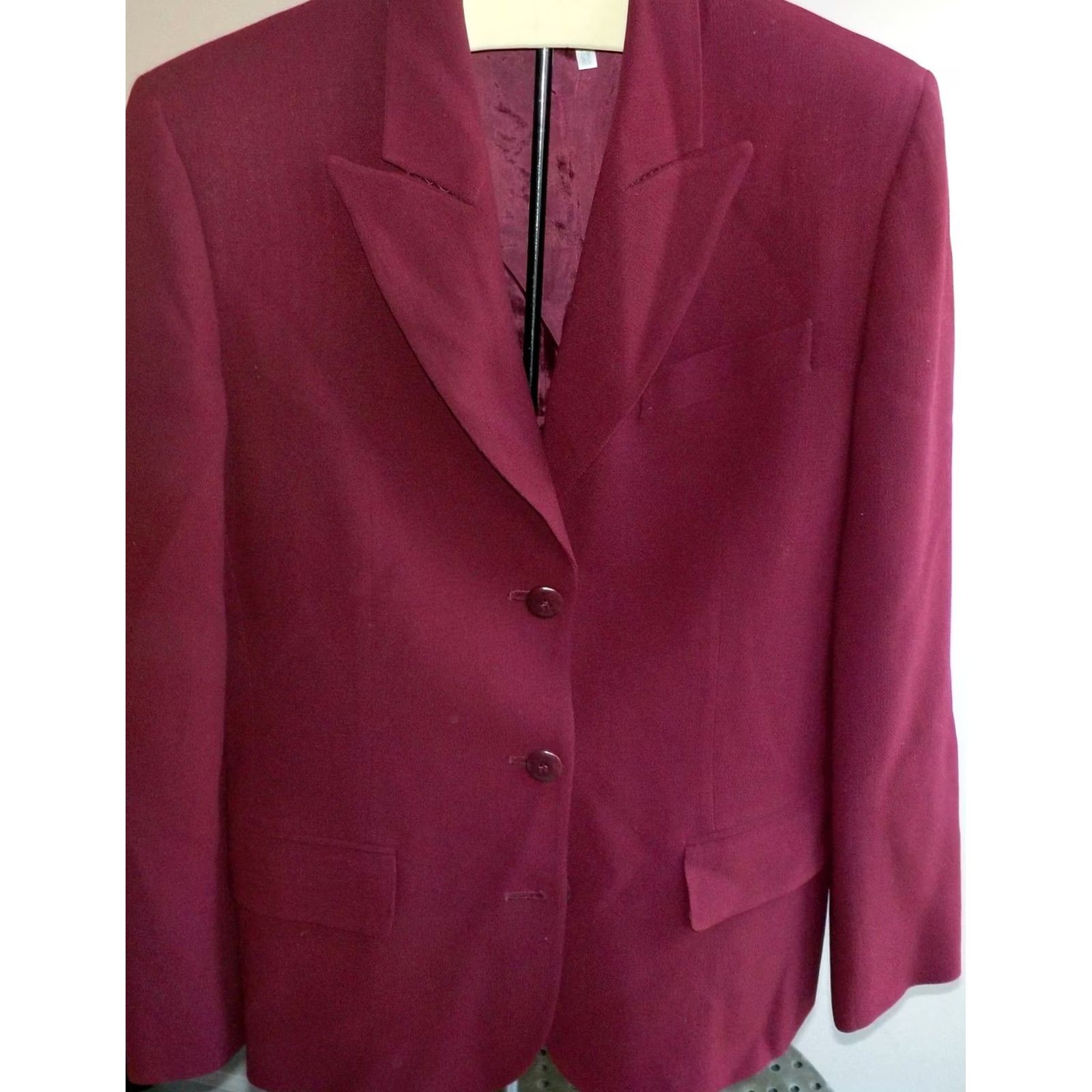 Salvatore Ferragamo Salvatore Ferragamo 3 Button Blazer 100% Wool Burgundy SZ 10 Made in Italy Women Blazer/Lined 2 Flap Pockets Signature Buttons Vintage? Size L / US 10 / IT 46 - 2 Thumbnail