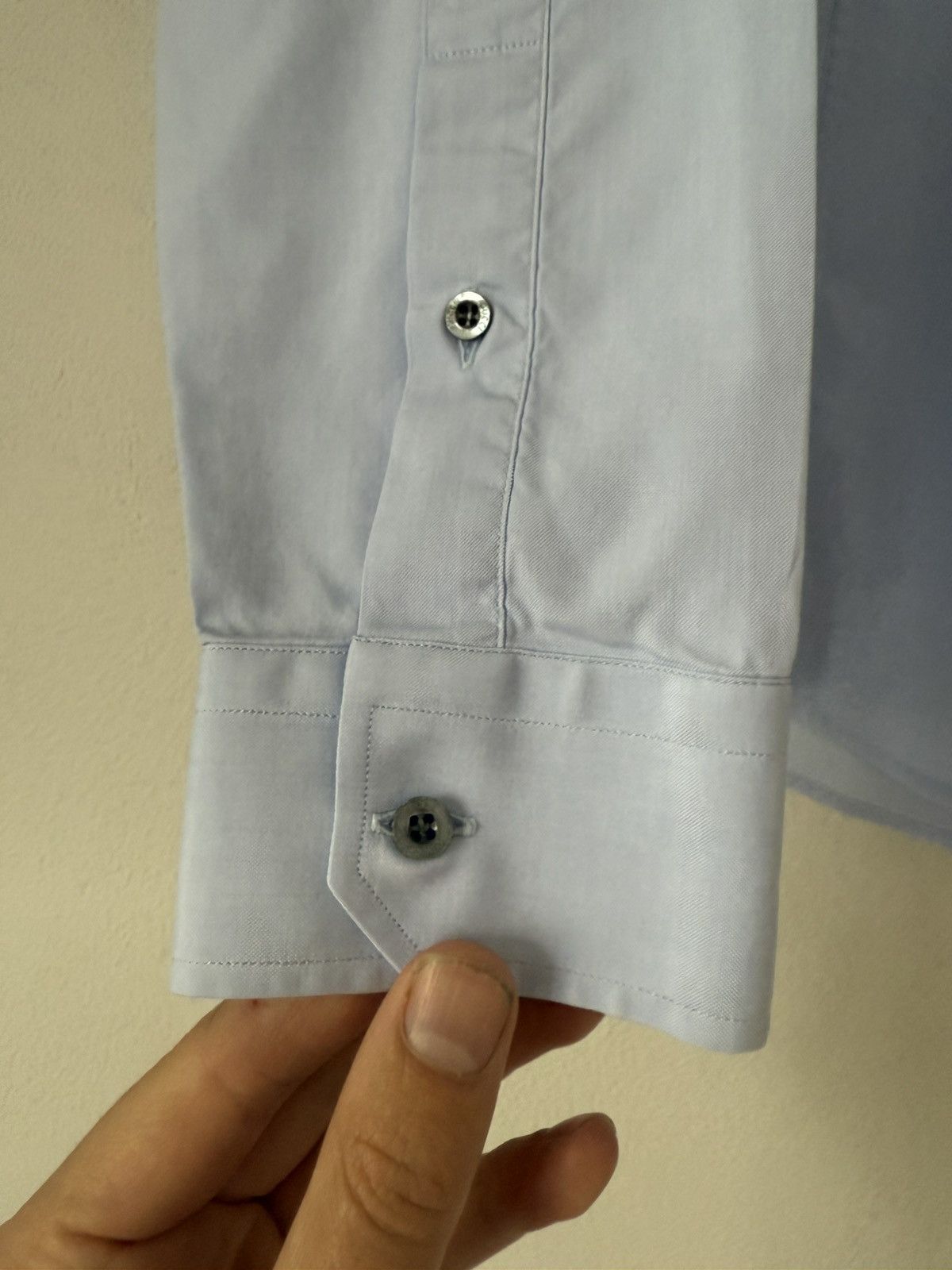 Gucci Light Blue Slim Shirt with Mother of Pewrl Buttons Size US M / EU 48-50 / 2 - 5 Thumbnail