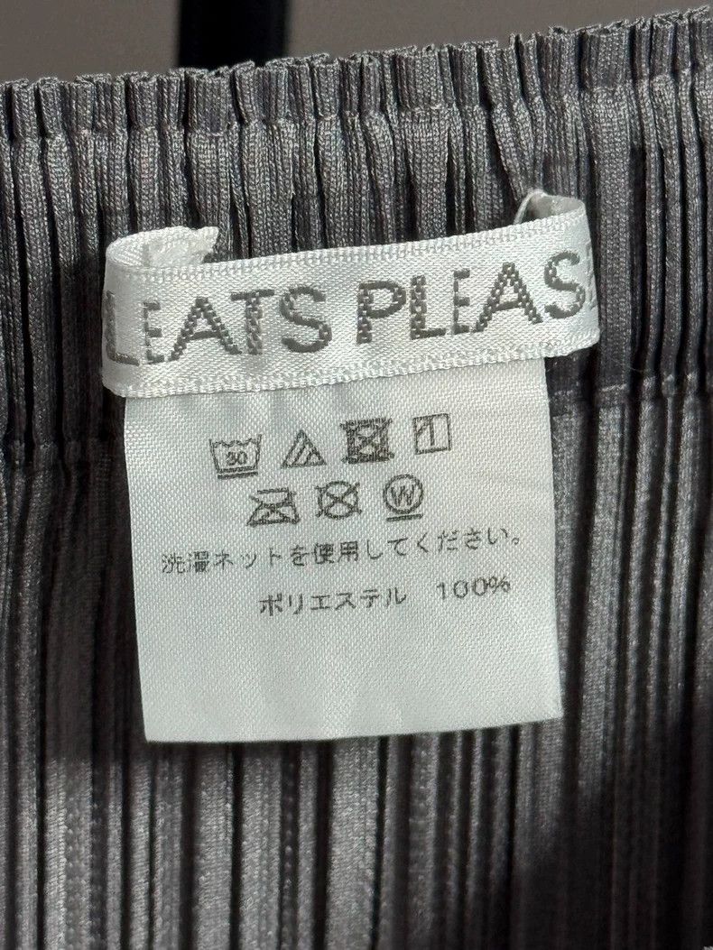 Issey Miyake Issey Miyake size:3 Dark grey pleated skirt Size 22" - 3 Thumbnail