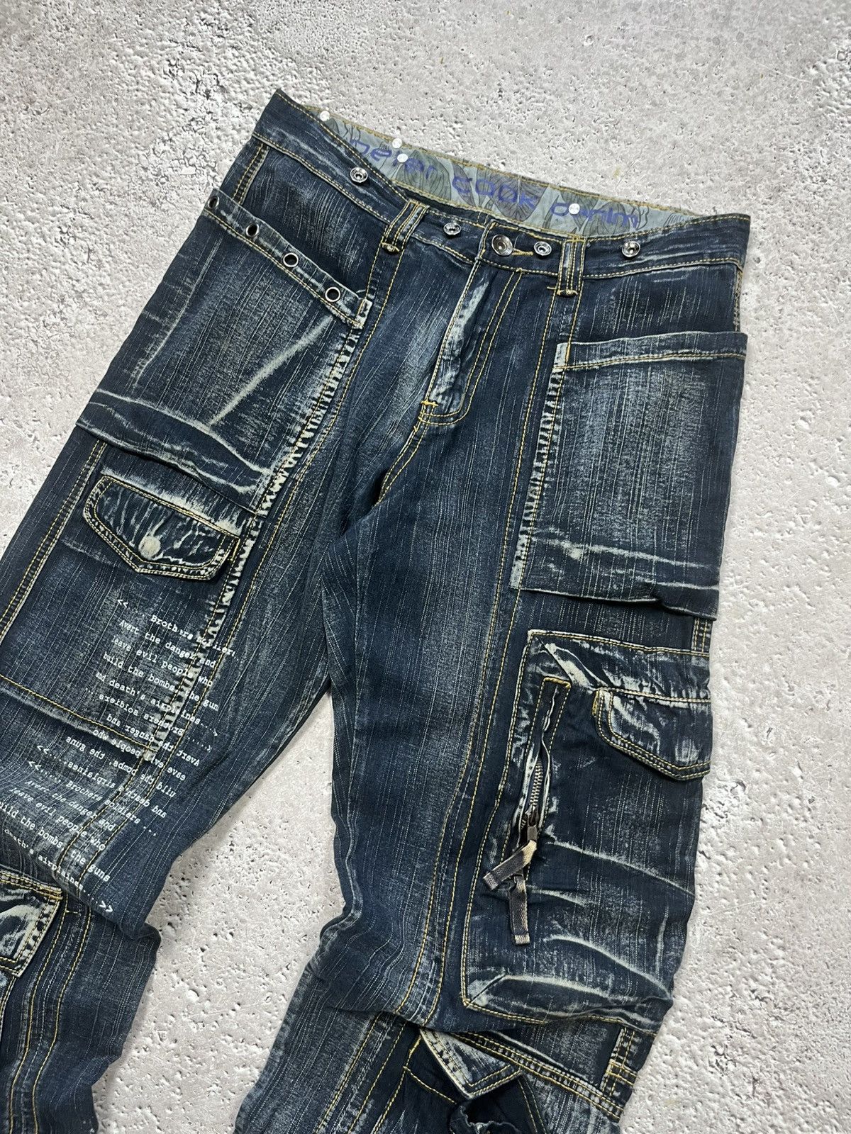 Japanese Brand × Vintage Baggy Avant-Garde Multi-Pocket Distressed Grunge Cargo Jeans Size US 31 - 3 Thumbnail