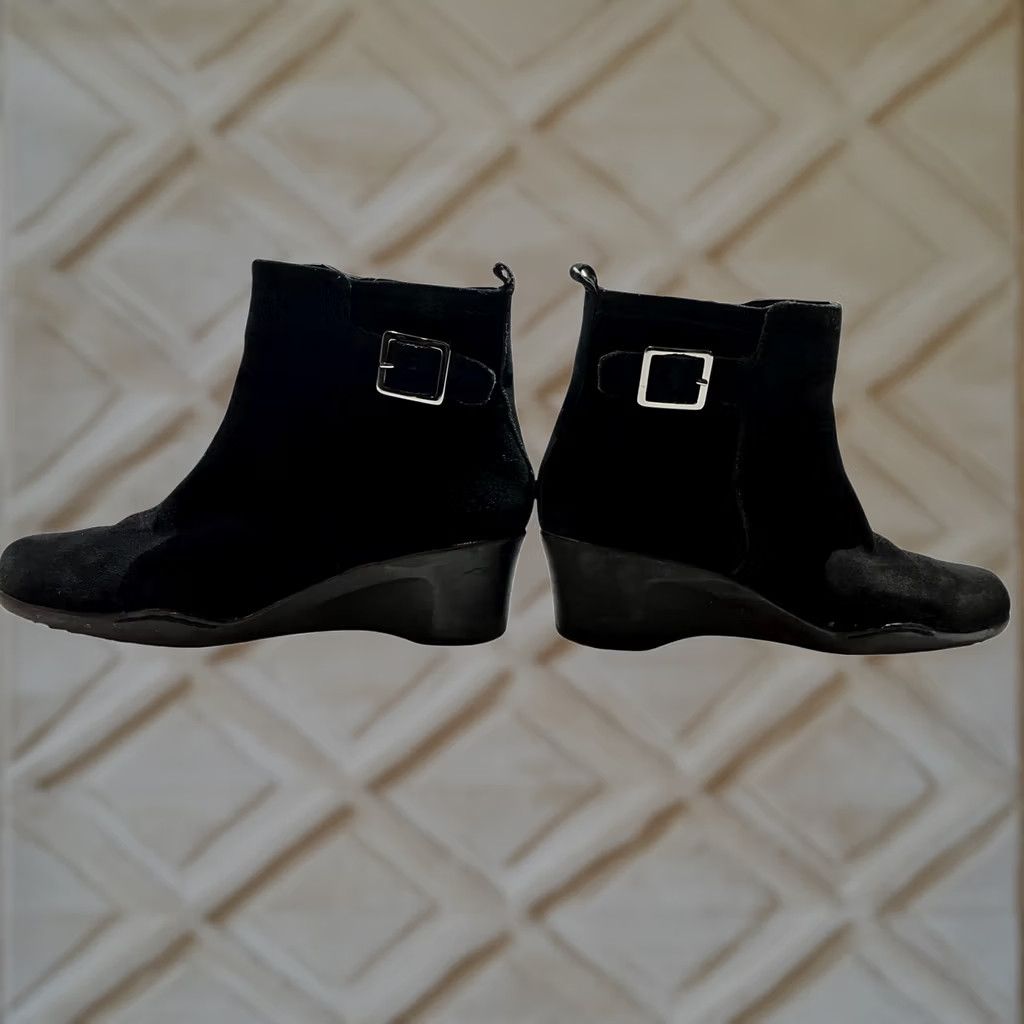 Vintage Aerosoles Entourage Black Suede Wedge Booties Ankle Boot Silver Buckle 8 Womens Size US 8 / IT 38 - 1 Thumbnail