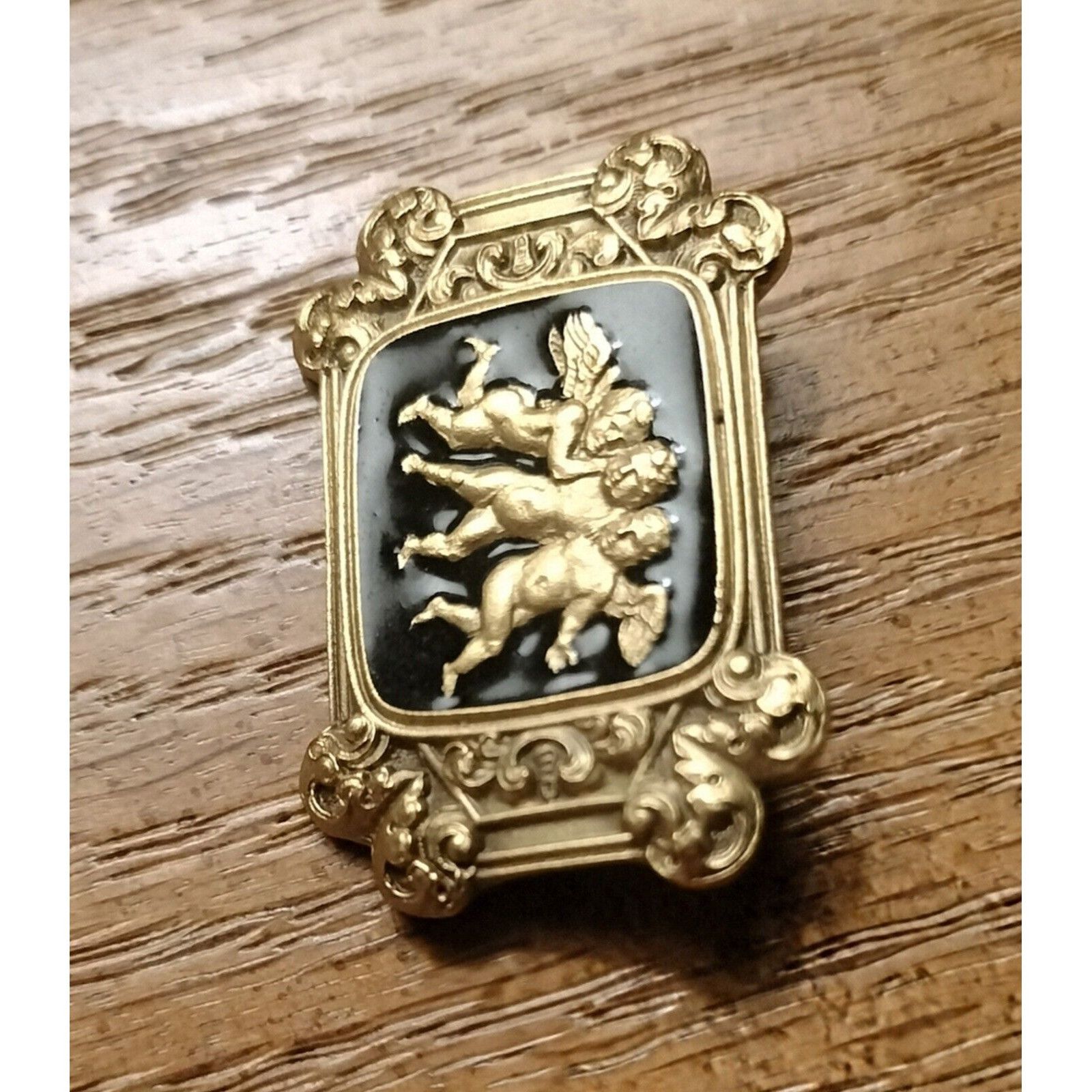 Vintage Vintage Cherub Scroll Pin Angels Black Gold Tone Signed EI B Size ONE SIZE - 14 Thumbnail
