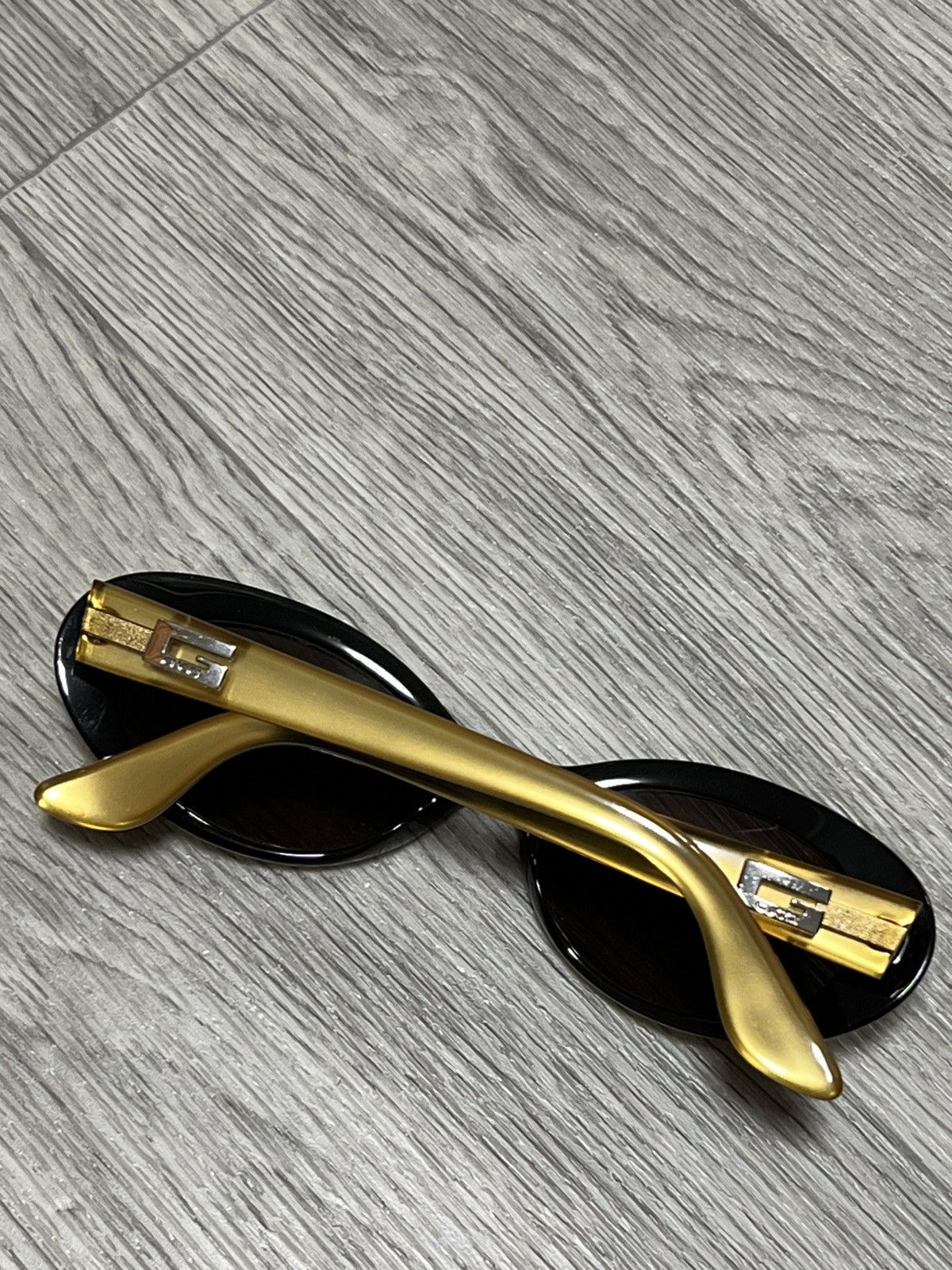 Vintage Gucci Vintage gold sunglasses with black inner temples Size ONE SIZE - 17 Thumbnail