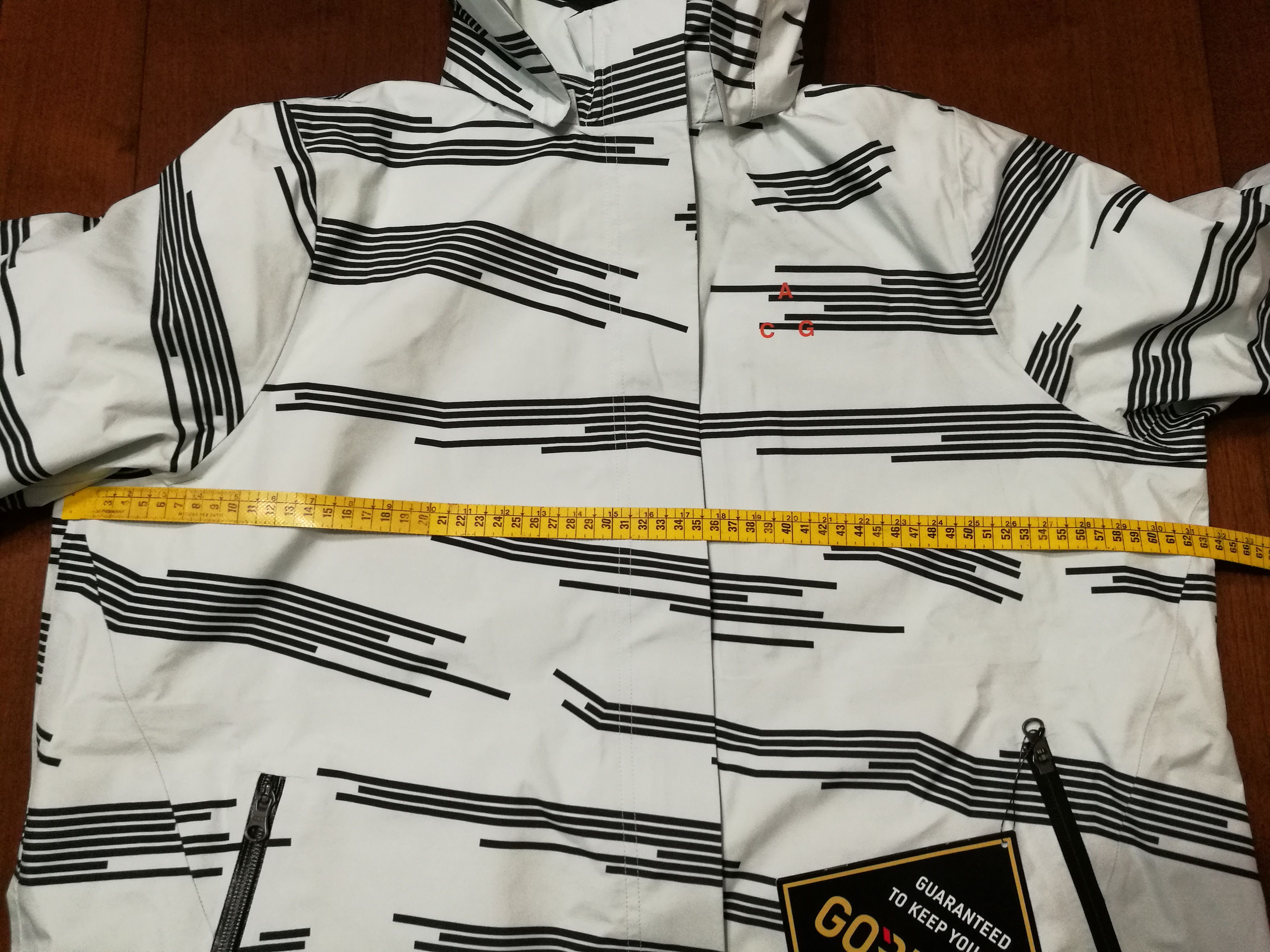 Nike ACG Nikelab ACG GORE-TEX Barely Green Jacket WMNS L 924079-372 Size L / US 10 / IT 46 - 12 Thumbnail