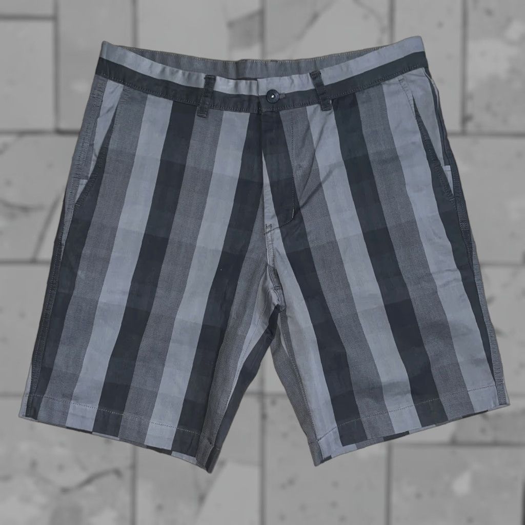 The North Face The North Face gray striped shorts mens 34 Size US 34 / EU 50 - 1 Thumbnail