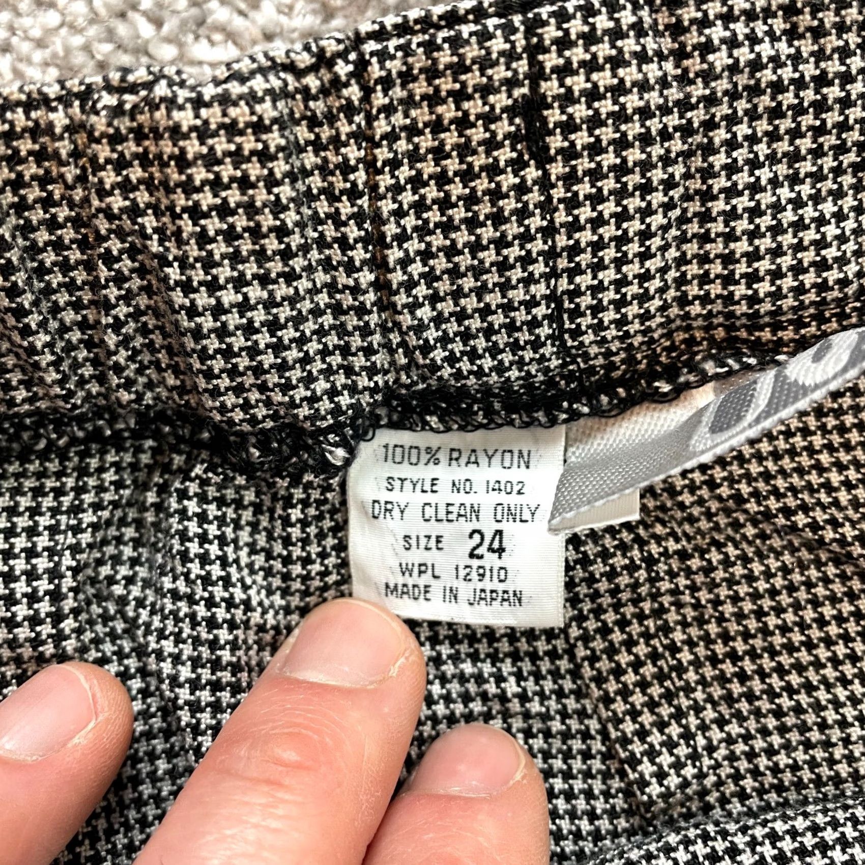 Vintage VINTAGE JP Collections Skirt Womens 24 Black Gray Midi 100% Rayon Made in Japan Vintage Size 42" / US 20 - 7 Thumbnail