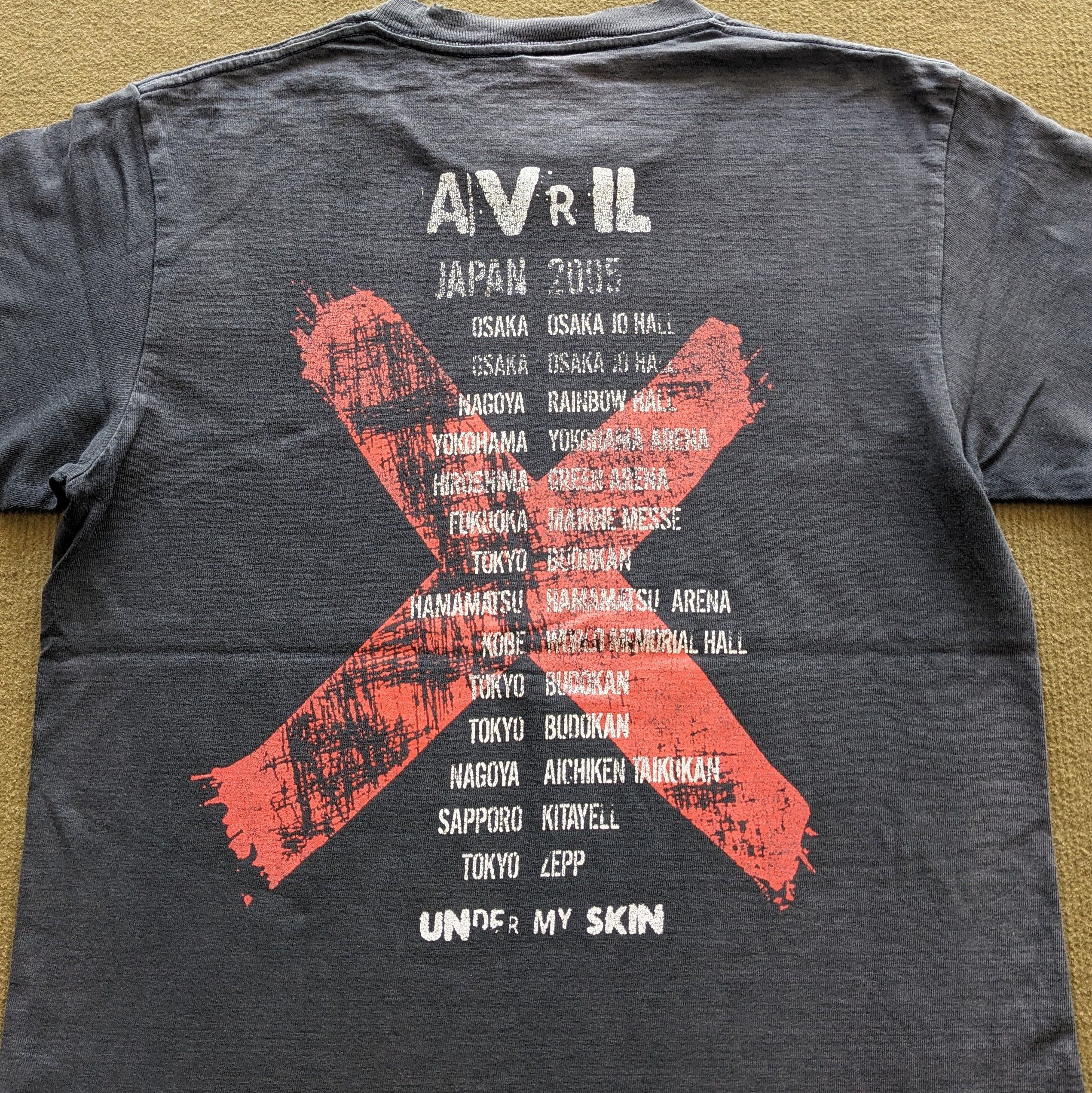 Band Tees Vintage Avril Lavigne Japan 2005 Tour T-shirt Size US S / EU 44-46 / 1 - 4 Thumbnail