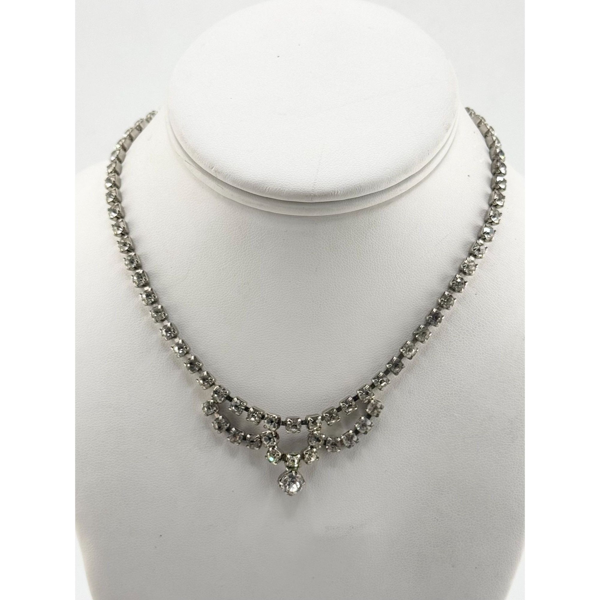 Vintage Vintage jewelry fashions glass rhinestone bow necklace Size ONE SIZE - 1 Thumbnail