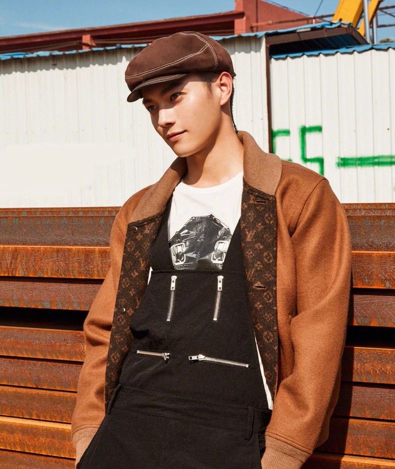 Louis Vuitton Louis Vuitton Dark brown full-print wool single-breasted l Size US M / EU 48-50 / 2 - 9 Thumbnail