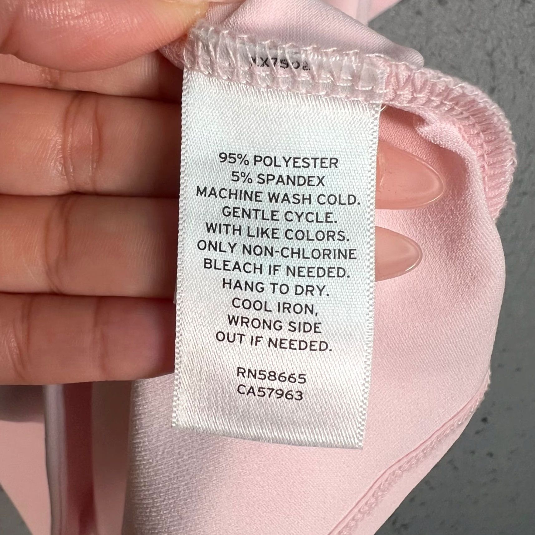 Vintage VINTAGE Halogen Pink Short Sleeve T-Shirt Womens Size 1 Polyester Spandex Blend Shirt Womens Pink 90s? Size XS / US 0-2 / IT 36-38 - 4 Thumbnail