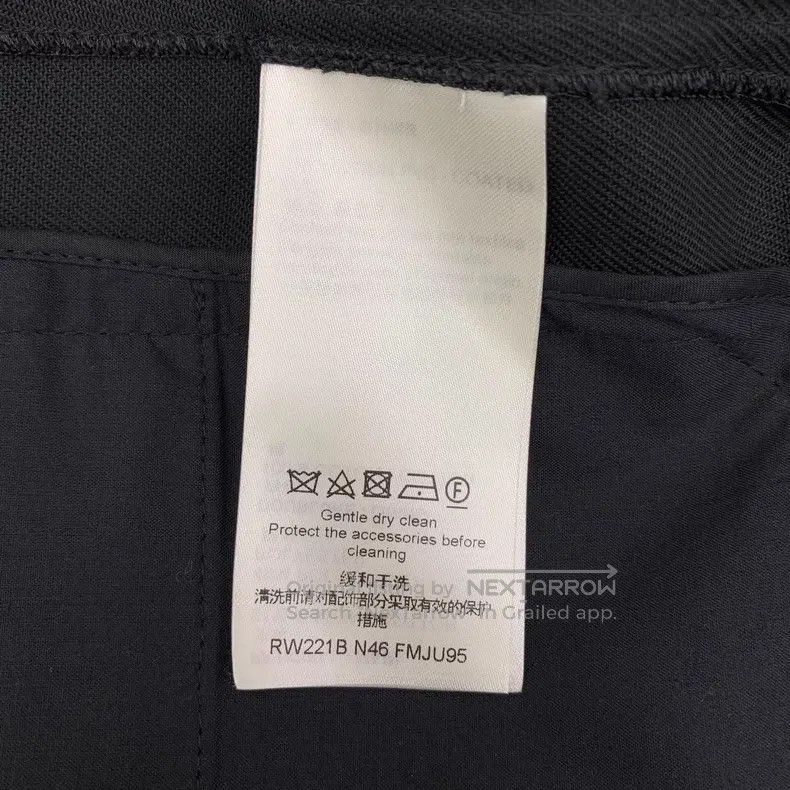 Louis Vuitton Louis Vuitton 22 black logo print leather cotton casual sk Size 37" - 7 Thumbnail