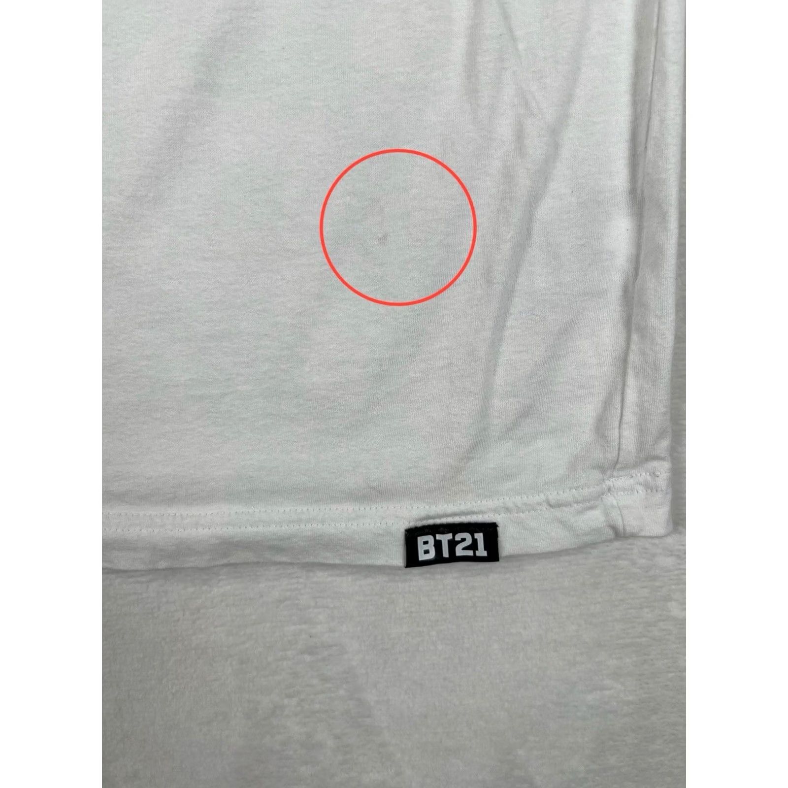 Uniqlo Uniqlo T-Shirt White L Double-Sided BT21 Logo Crew Neck Short Sleeve Men Vintage N/A Size US L / EU 52-54 / 3 - 3 Thumbnail