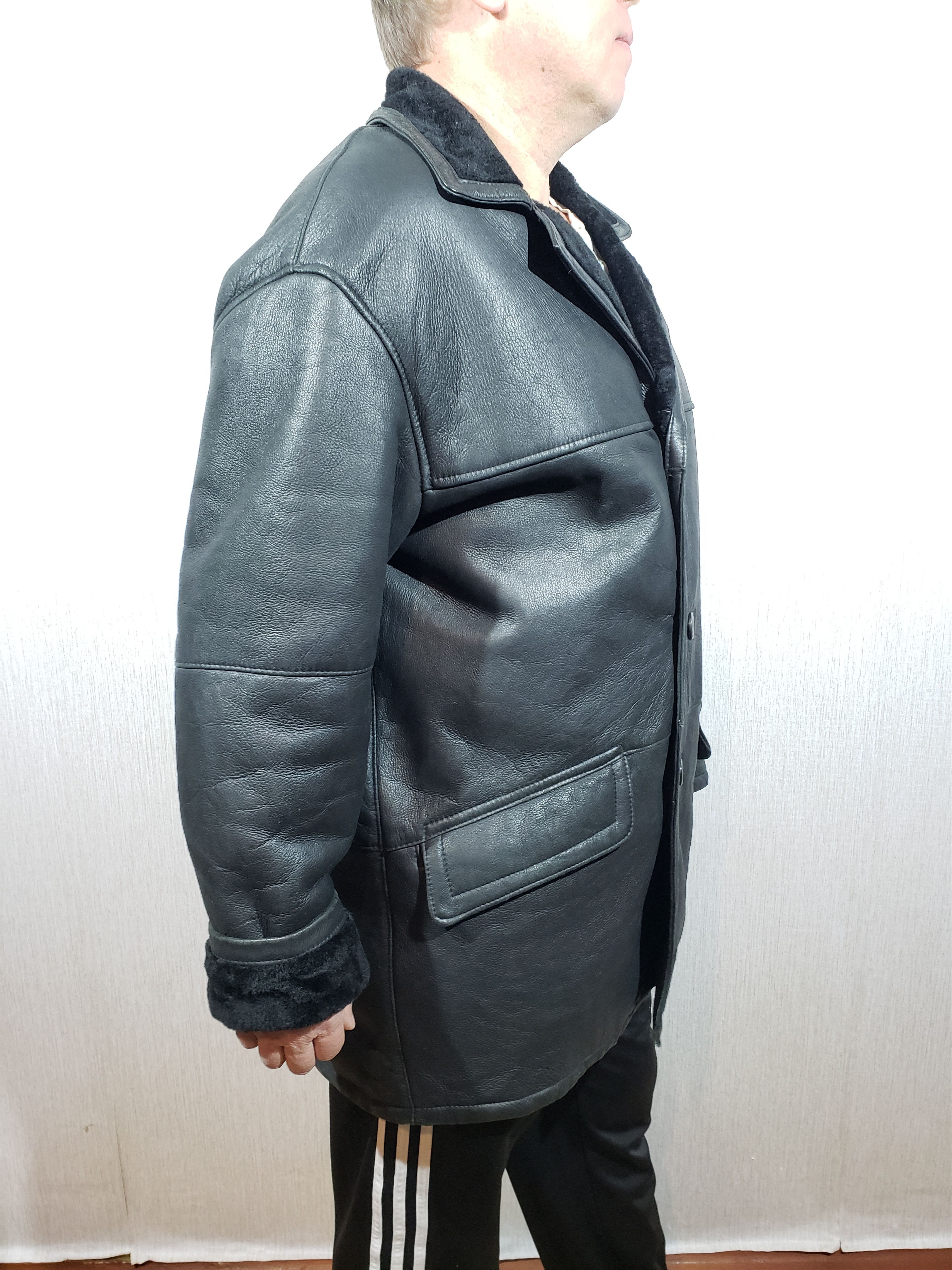 Other Wonderful men's black sheepskin coat with buttons. Size US XL / EU 56 / 4 - 3 Thumbnail