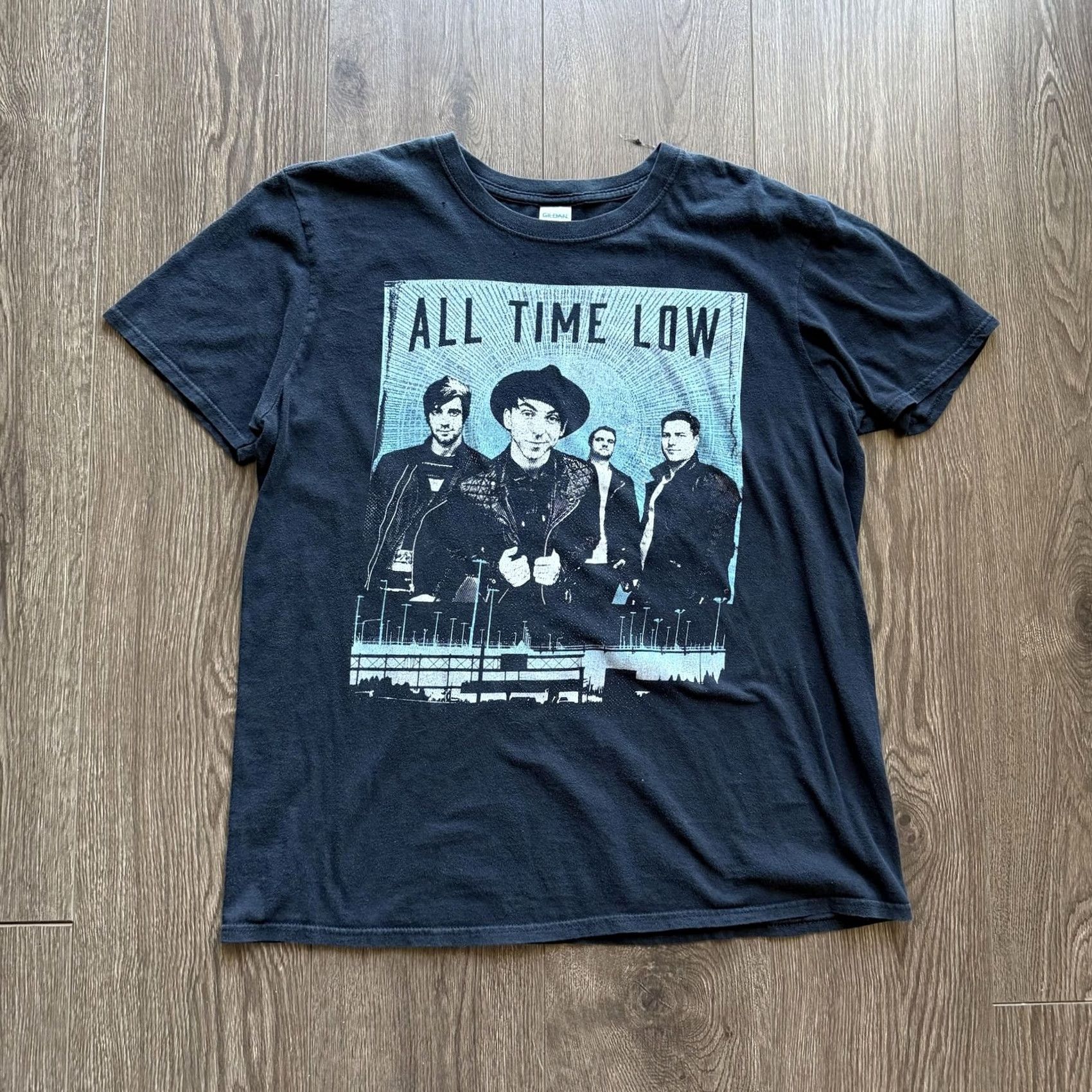 Gildan Y2K Emo Band Tee All Time Low Shirt Mens Large Black Graphic T-Shirt Size US L / EU 52-54 / 3 - 3 Thumbnail